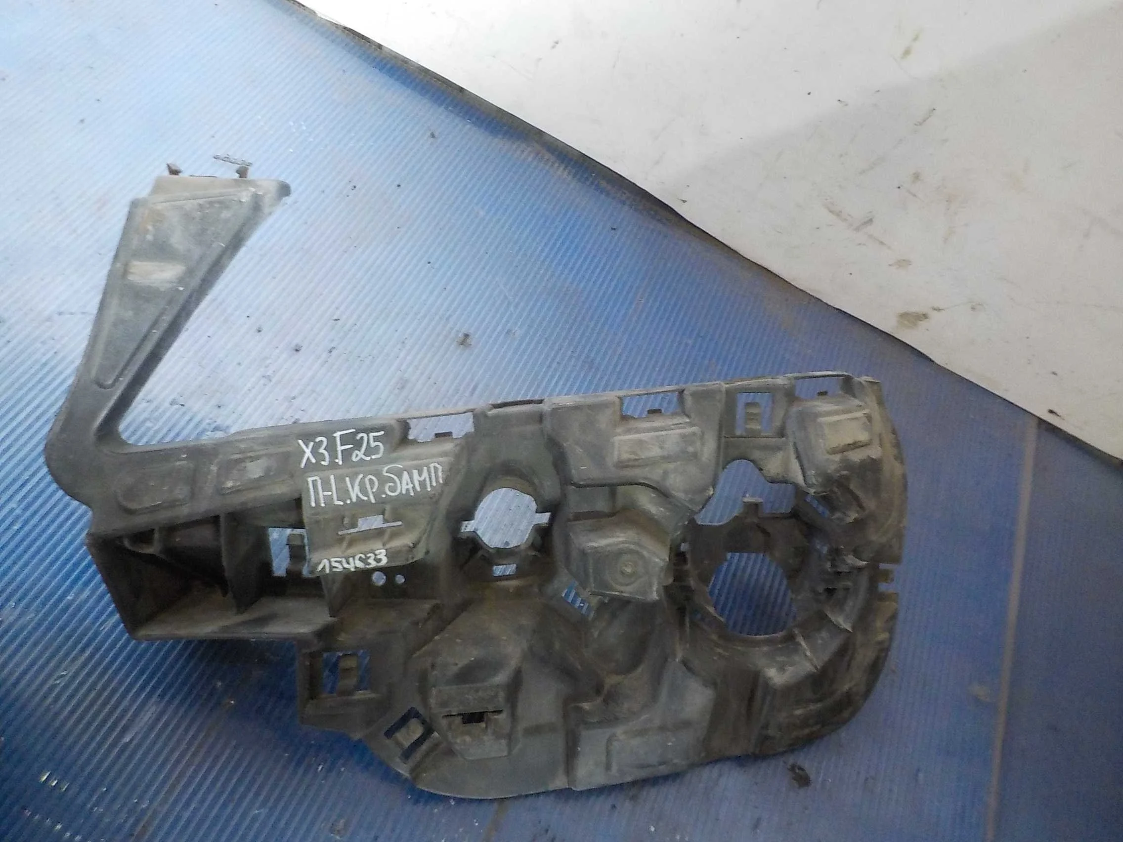 кронштейн бампера BMW X3 F25 (2010—2014) Перед Лево