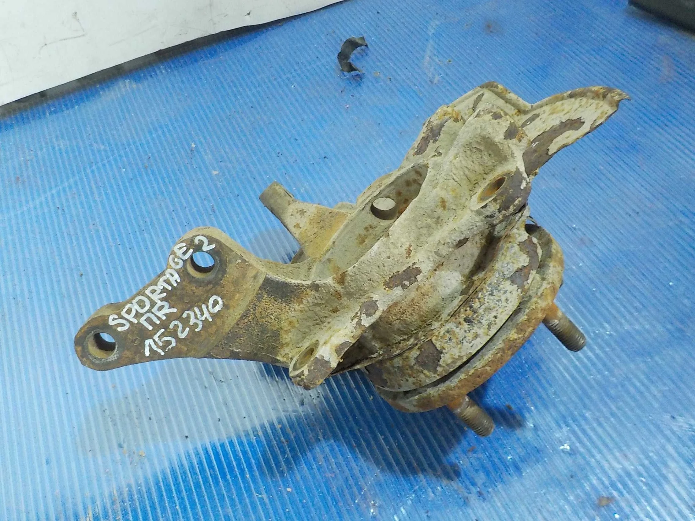 кулак поворотный Hyundai Tucson I (2004—2015) Перед Право