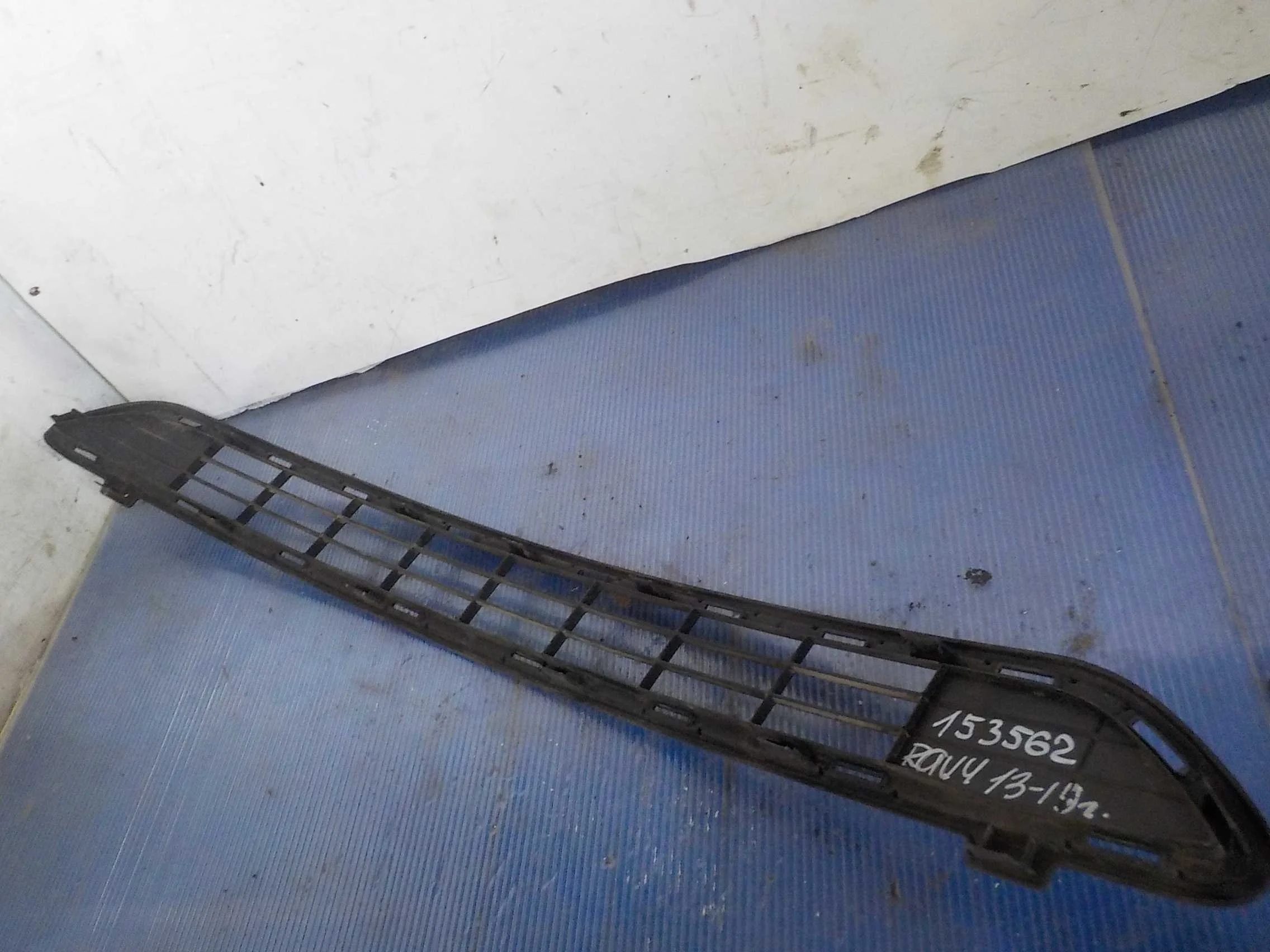 решетка бампера Toyota RAV4 IV рестайлинг (2015—2019) Перед