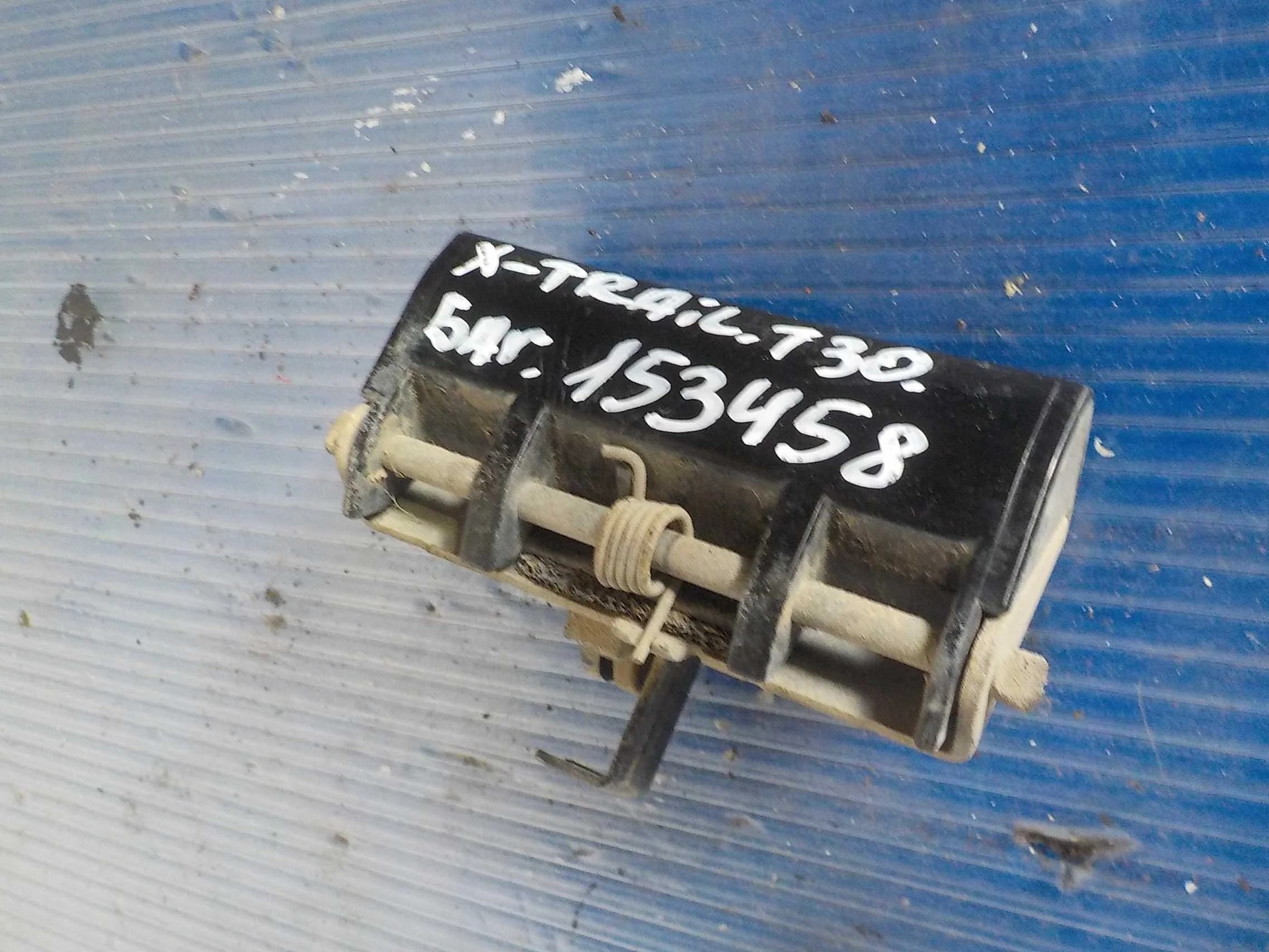 кнопка крышки багажника Nissan X-Trail I (2000—2007) Зад