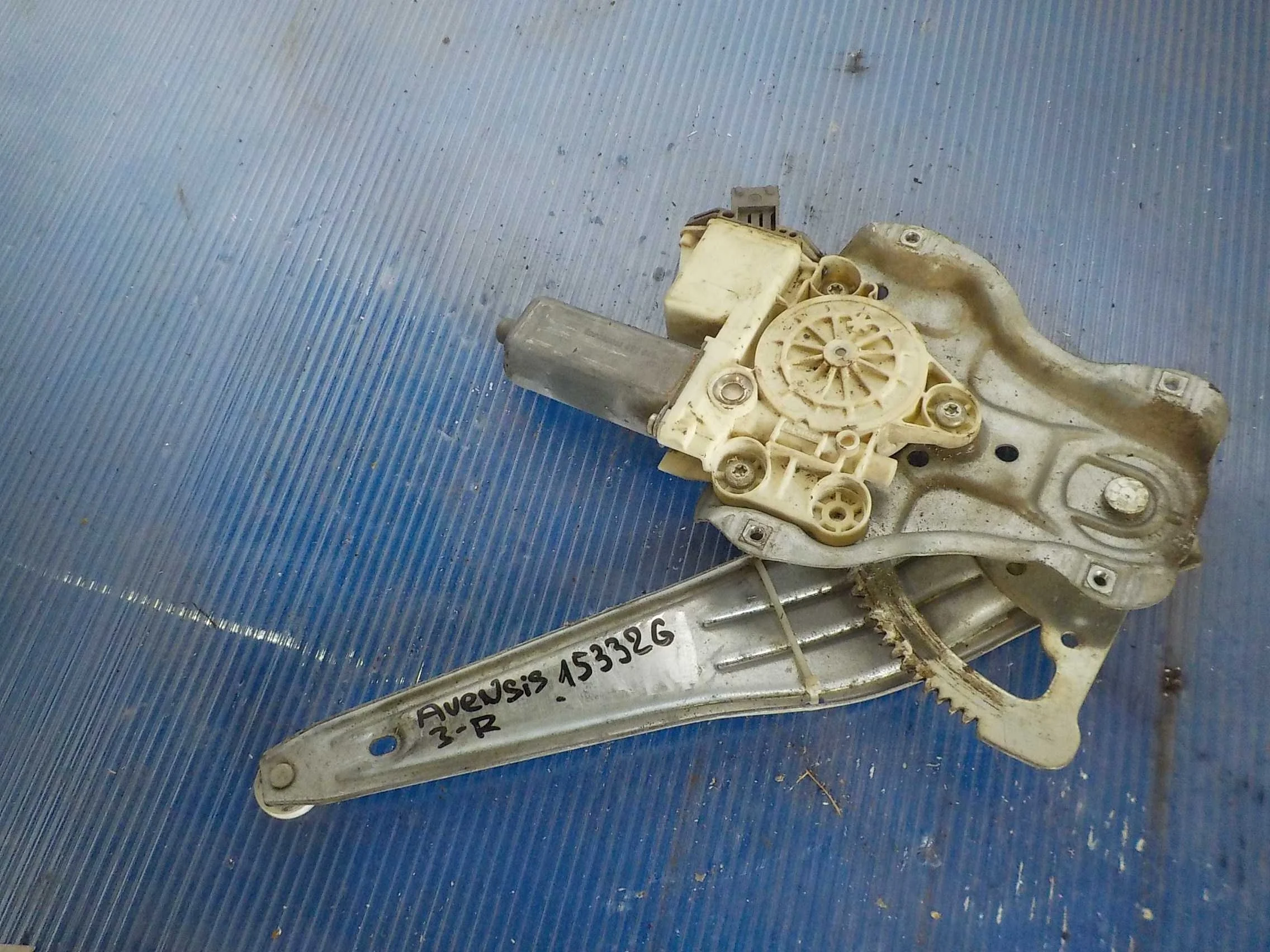 Стеклоподъемник Toyota Avensis T250 (2003—2006) Зад Право