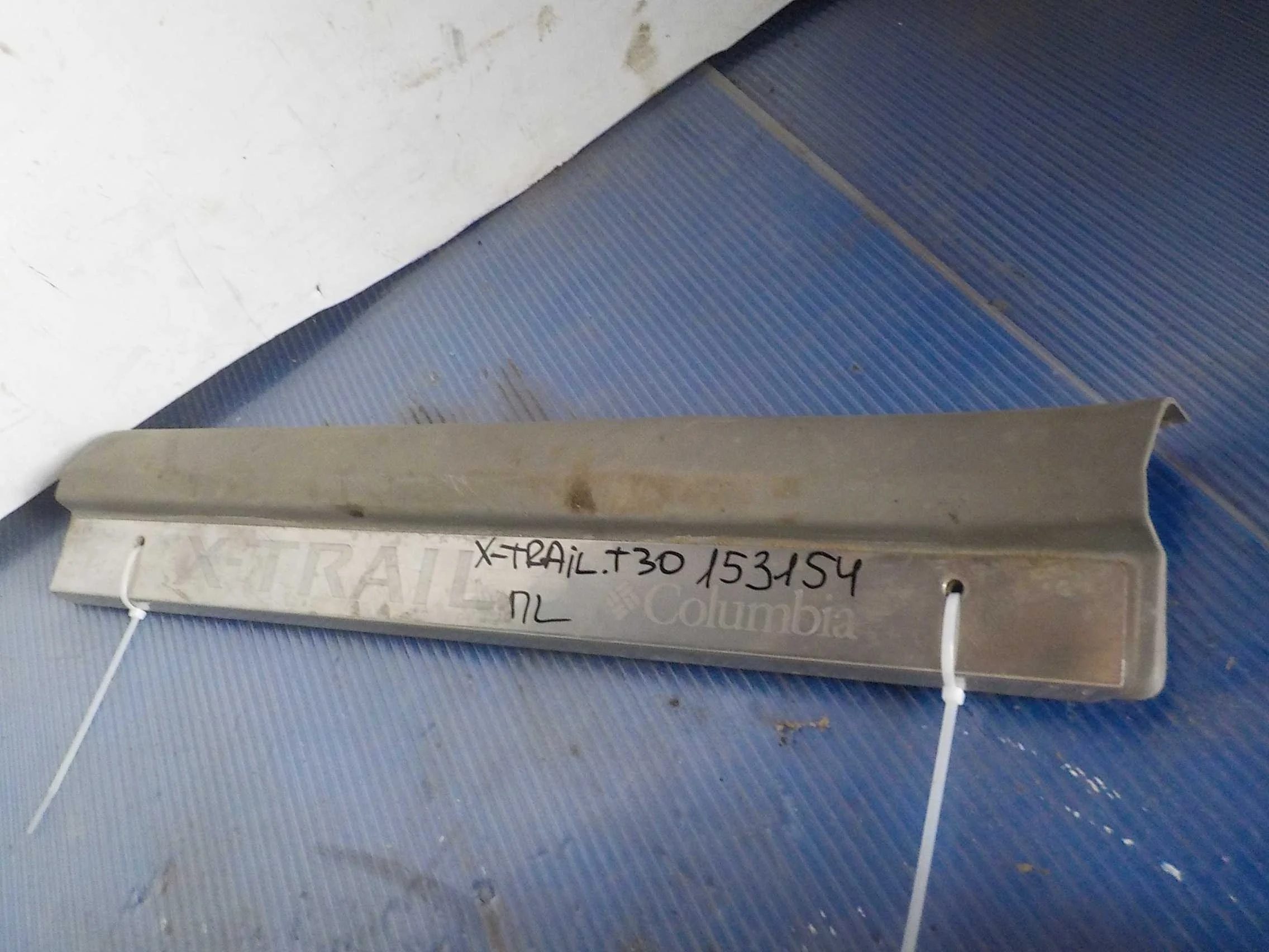 накладка на порог внутренняя Nissan X-Trail I (2000—2007) Перед Лево