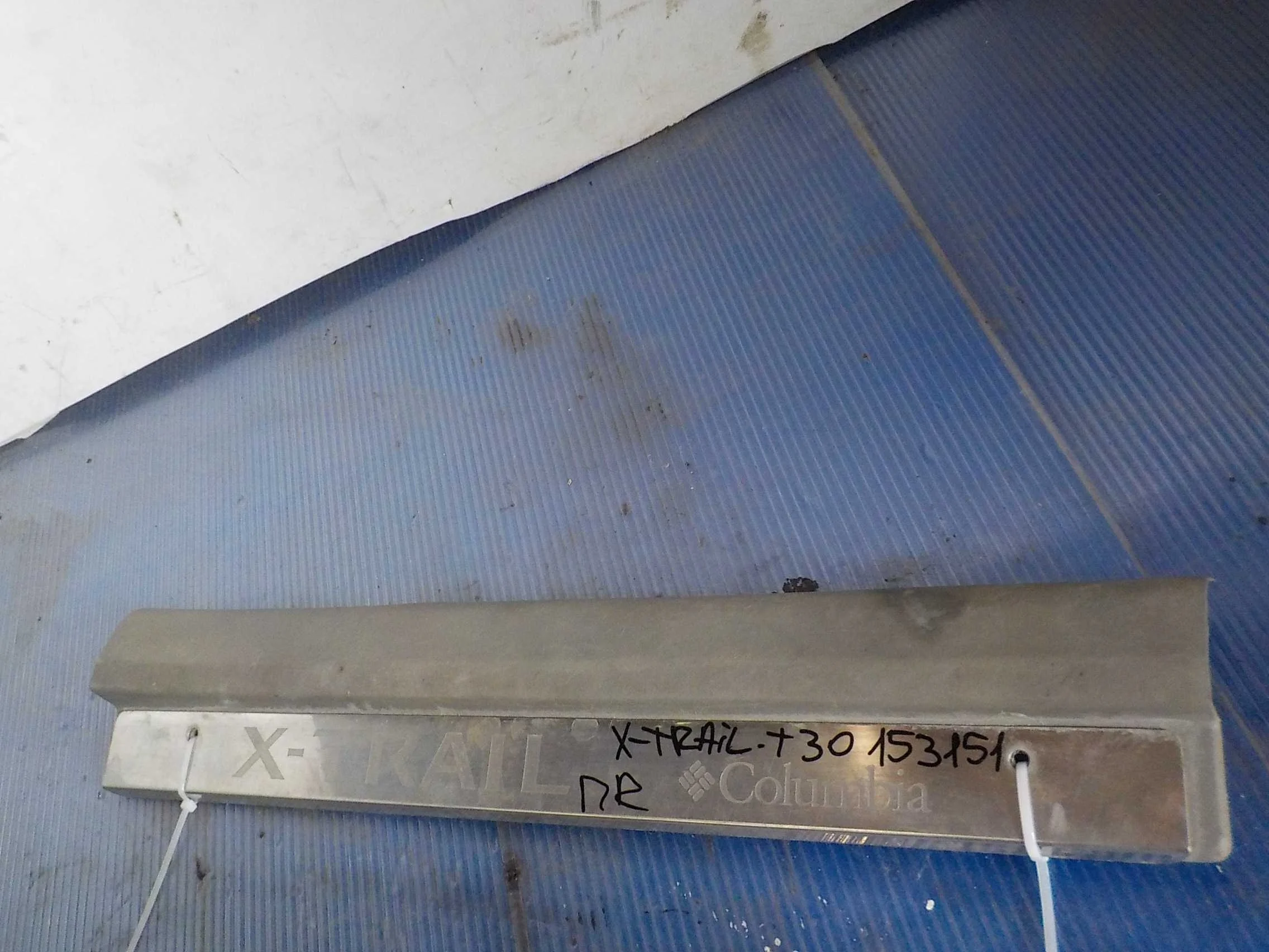 накладка на порог внутренняя Nissan X-Trail I (2000—2007) Перед Право