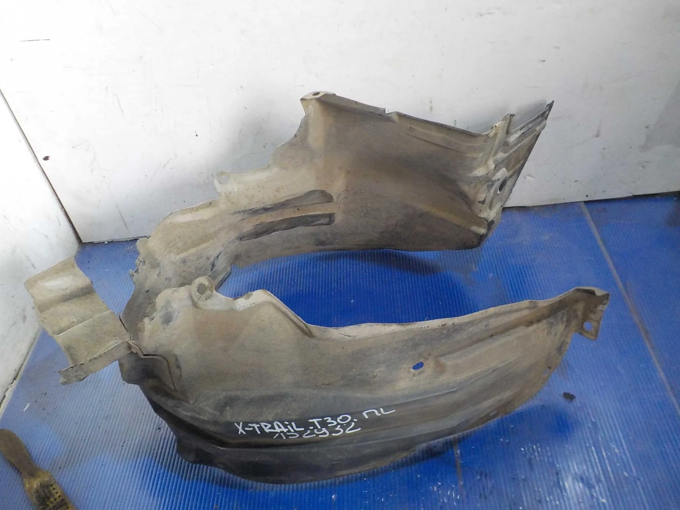 Подкрылок Nissan X-Trail I (2000—2007) Перед Лево