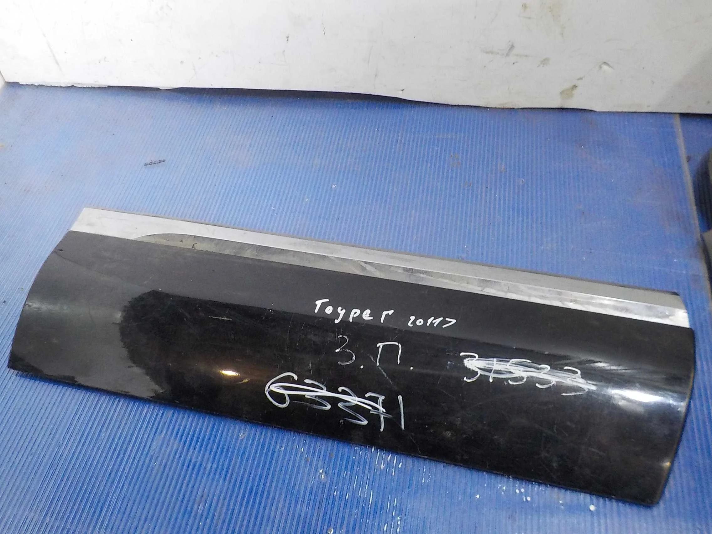 Накладка на дверь Volkswagen Touareg II рестайлинг (2014—2018) Зад Право