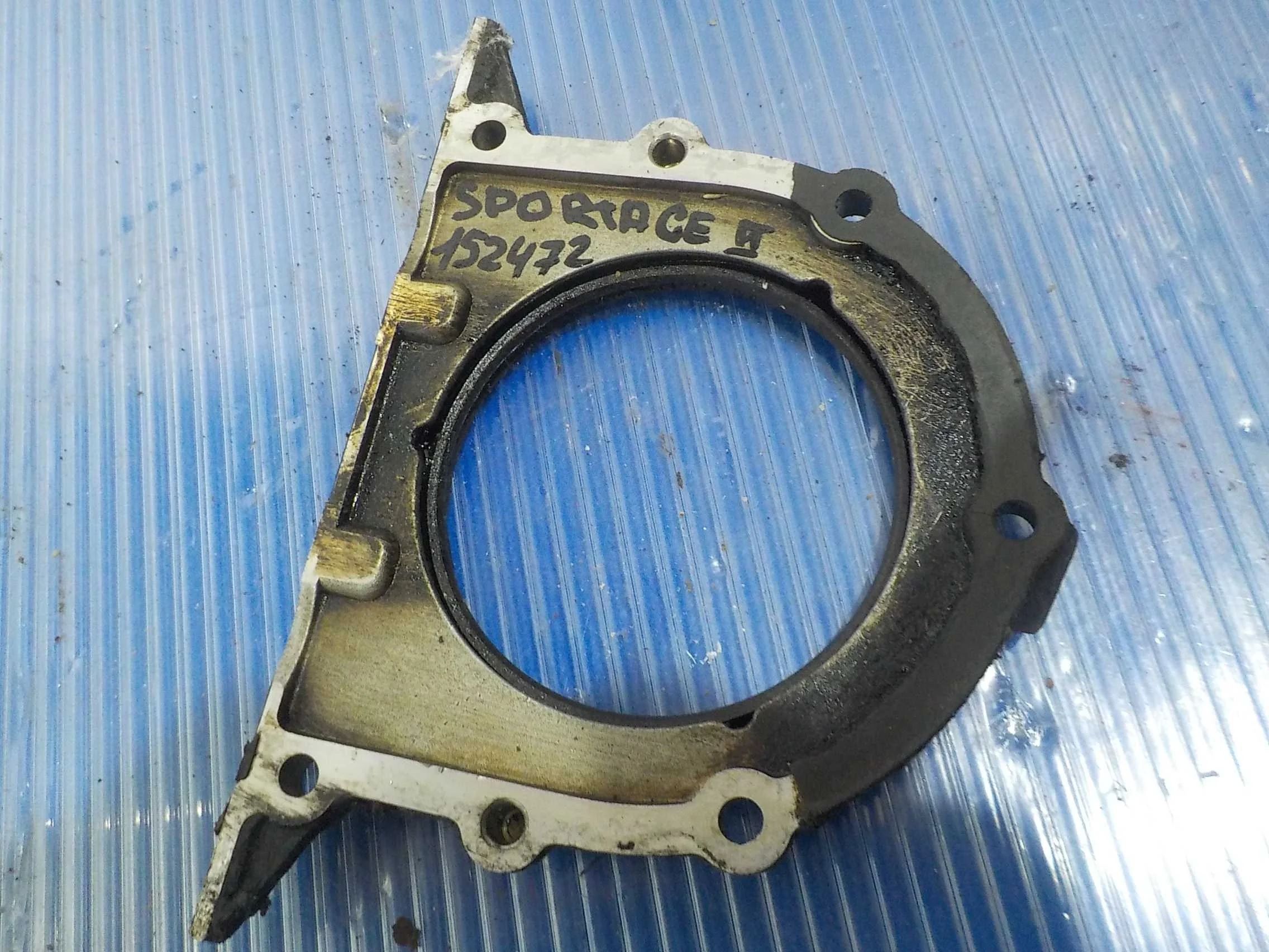 крышка двигателя Kia Sportage II рестайлинг (2008—2010)