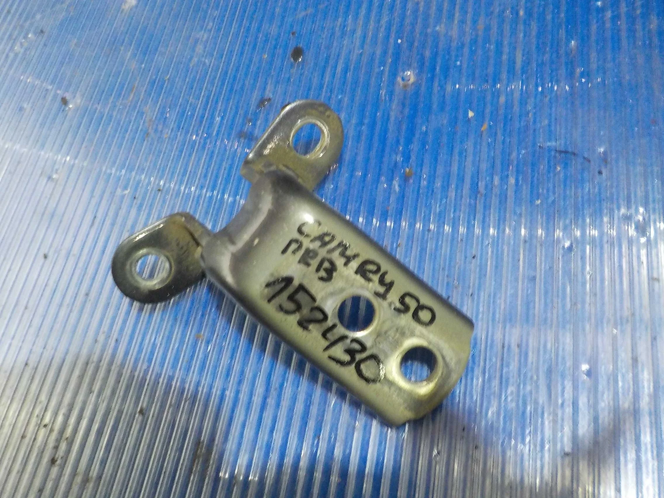 Петля двери Toyota RAV4 III (2005—2010) Перед Право Верх