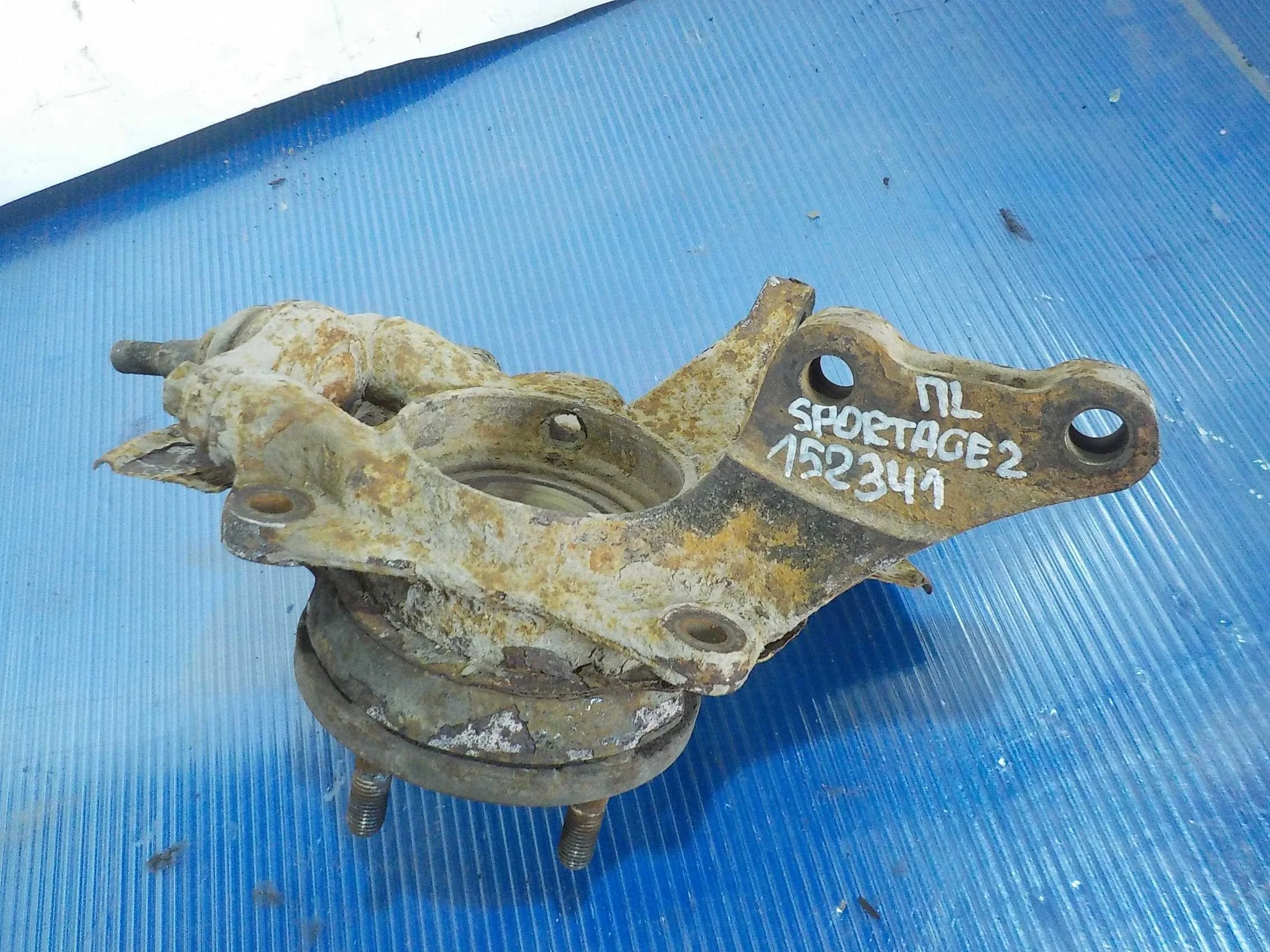 кулак поворотный Hyundai Tucson I (2004—2015) Перед Лево