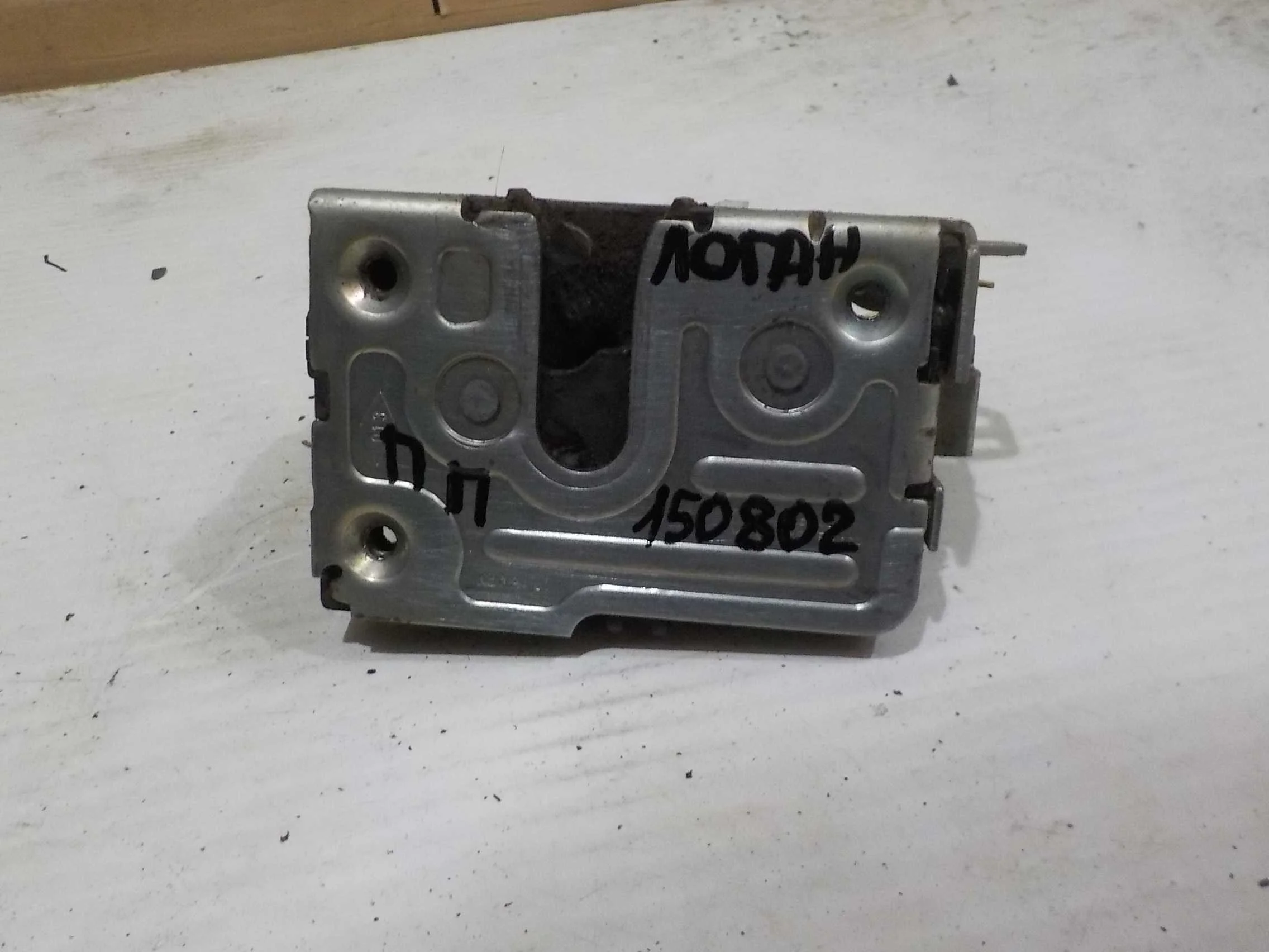 Замок двери Renault Logan I (2004—2009) Перед Право