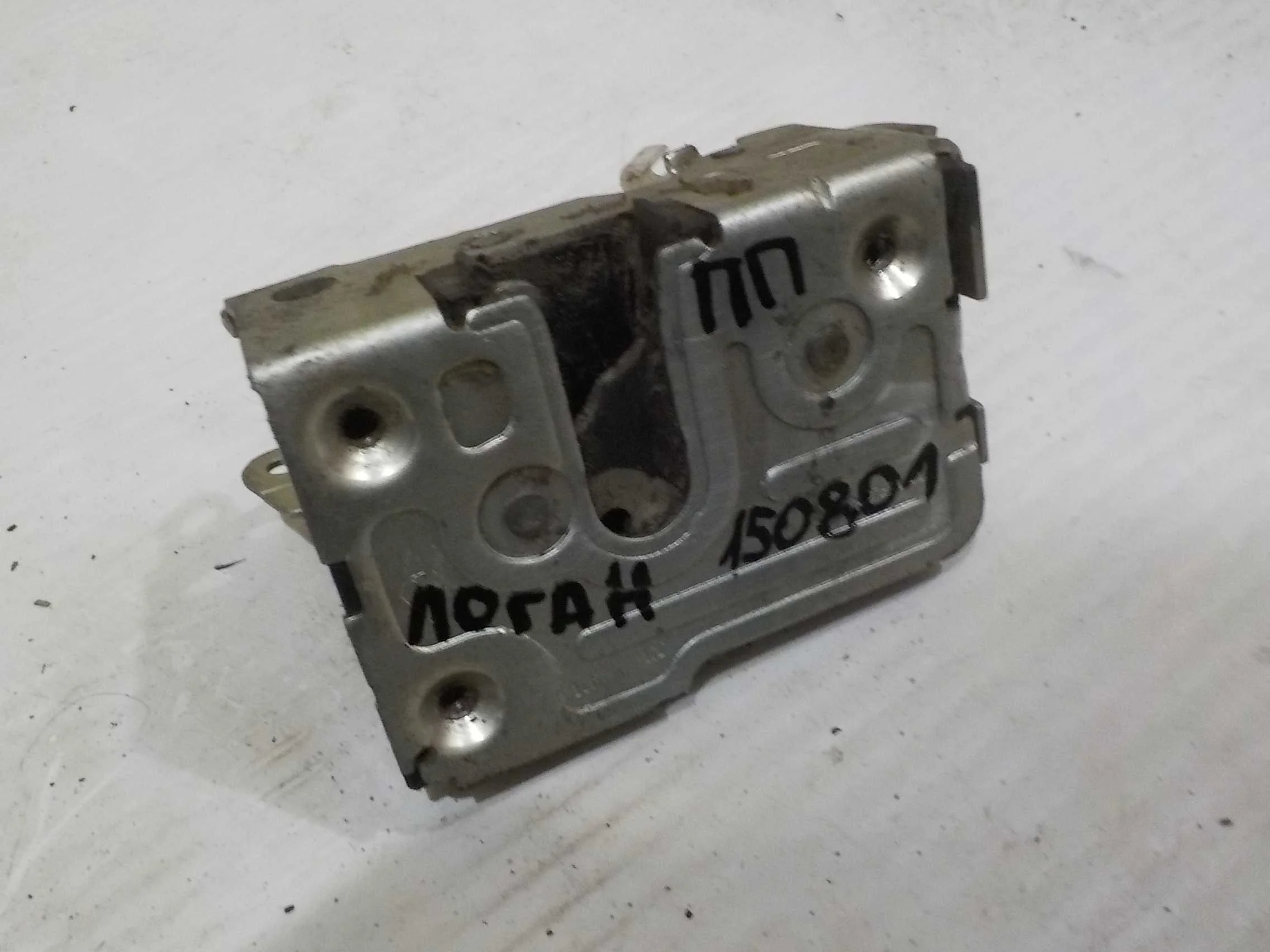 Замок двери Renault Logan I (2004—2009) Перед Право