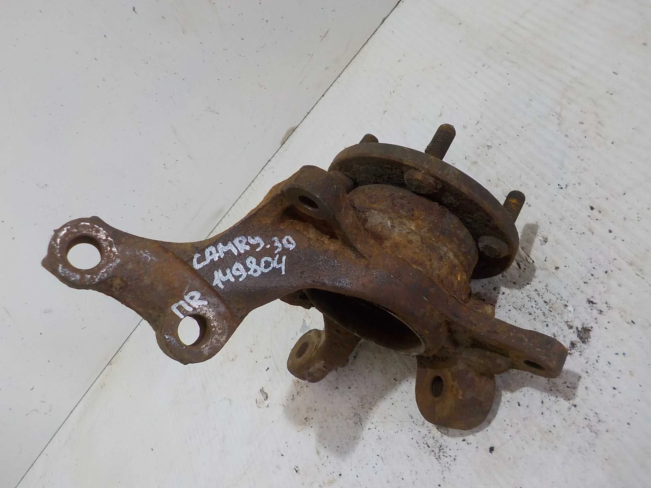 кулак поворотный Toyota Camry XV30 (2001—2006) Перед Право