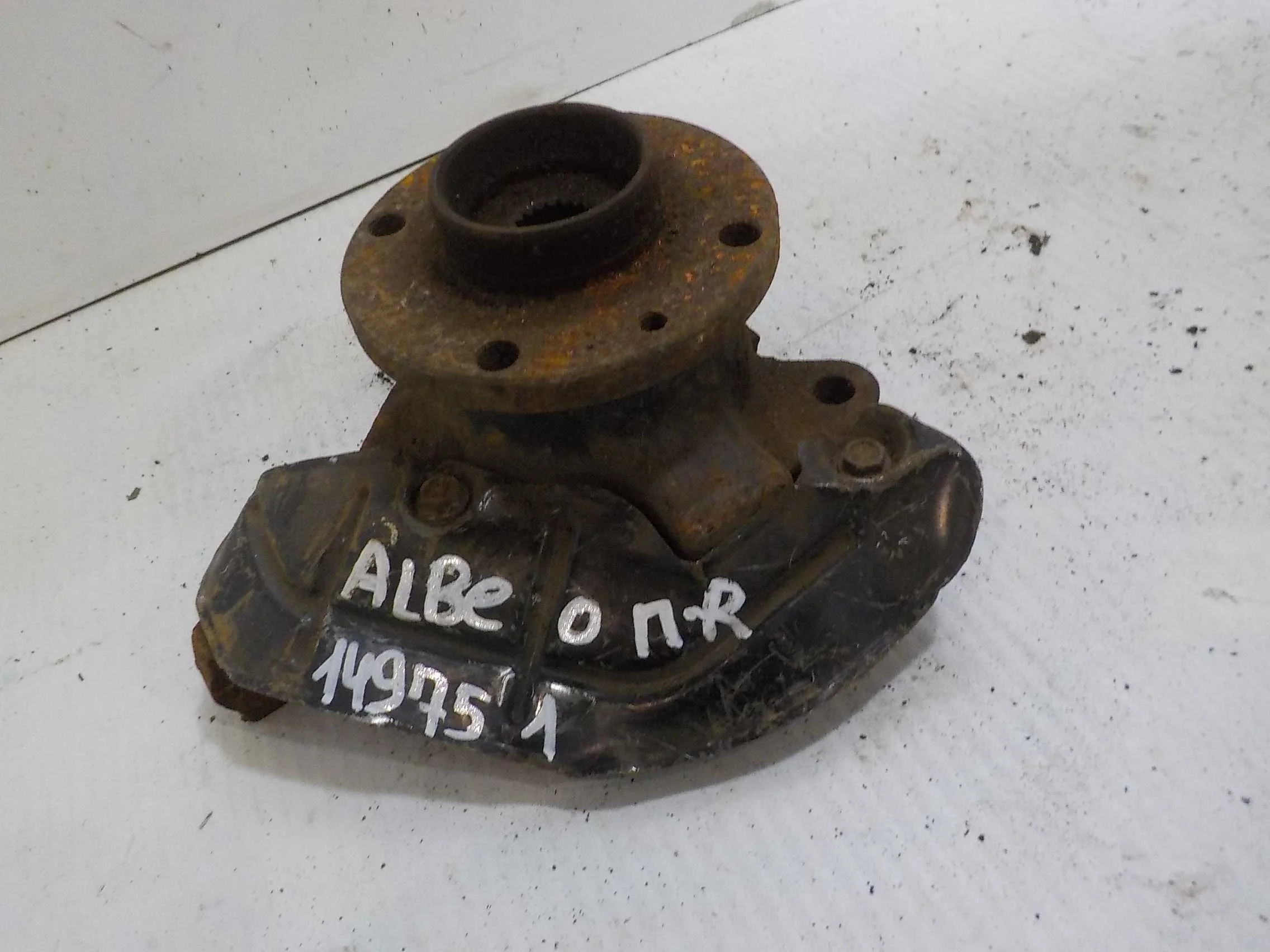 кулак поворотный Chevrolet Aveo I (2003—2008) Перед Право