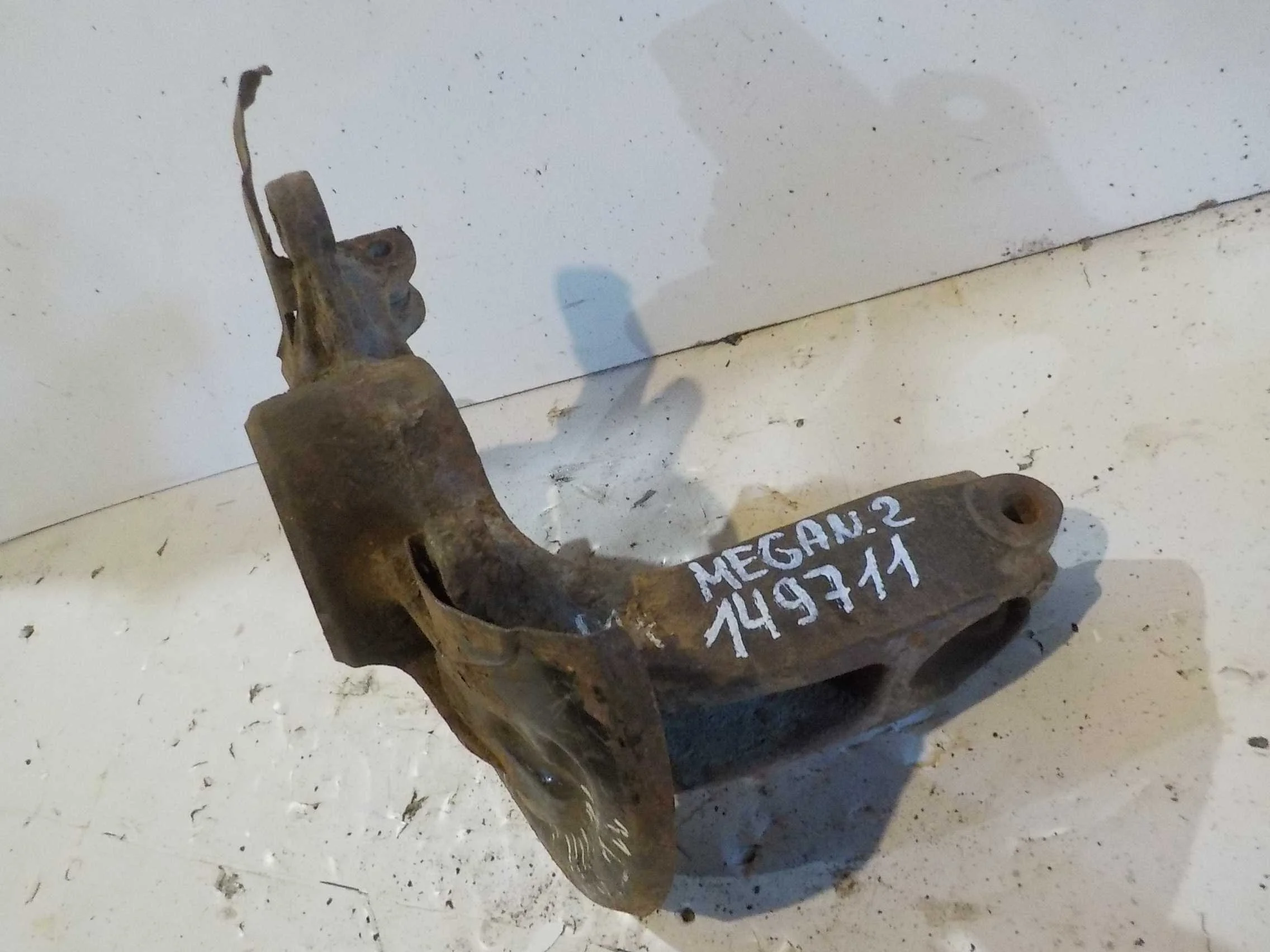 кулак поворотный Renault Megane II (2002—2006) Перед Лево