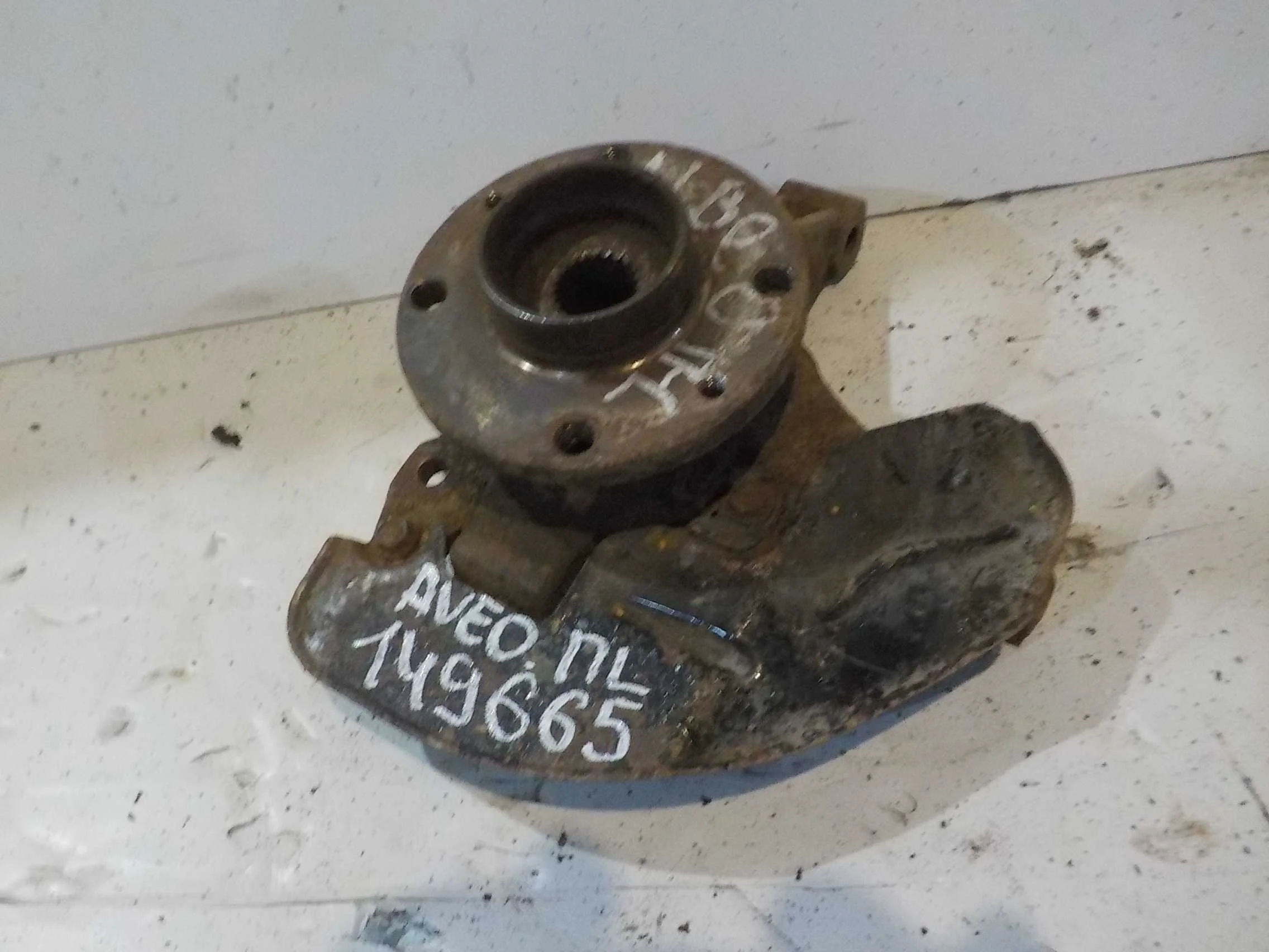 кулак поворотный Chevrolet Aveo I (2003—2008) Перед Лево