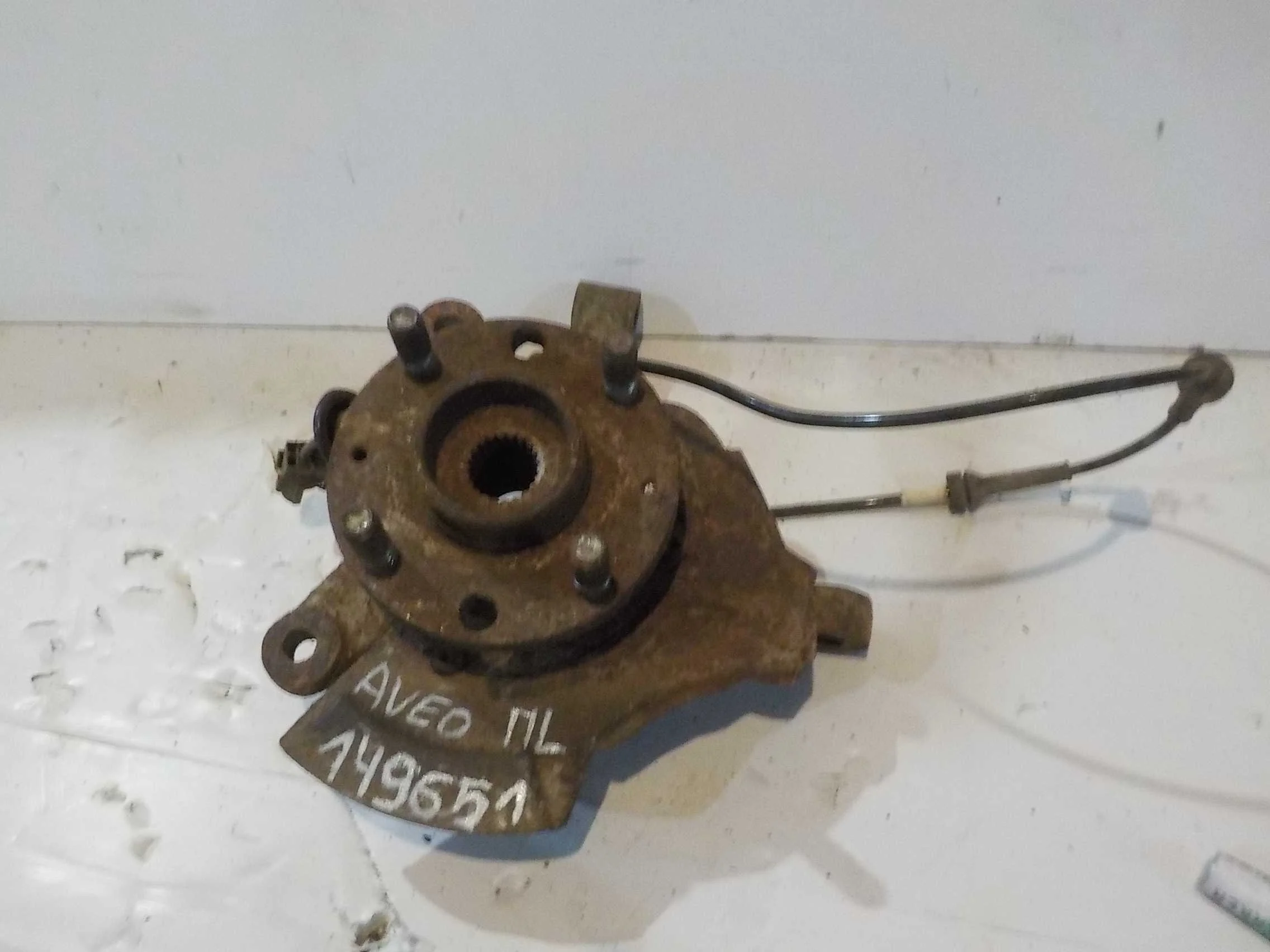 кулак поворотный Chevrolet Aveo I (2003—2008) Перед Лево