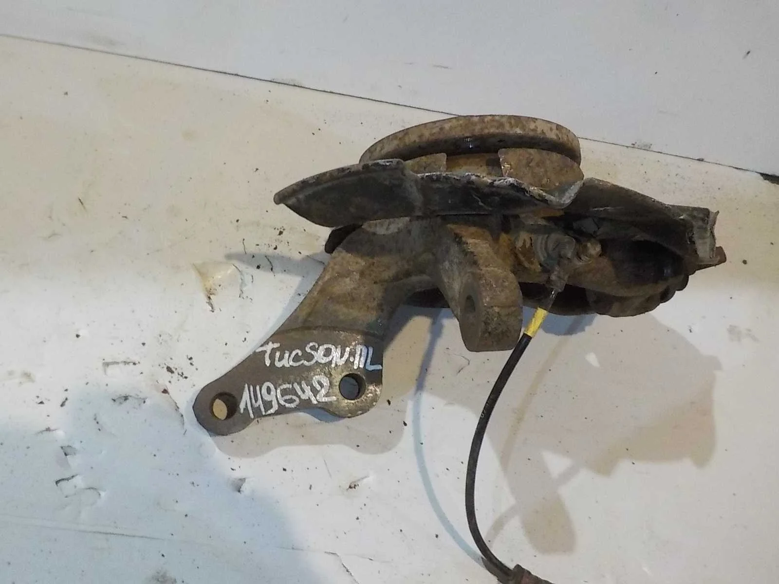 кулак поворотный Hyundai Tucson I (2004—2015) Перед Право