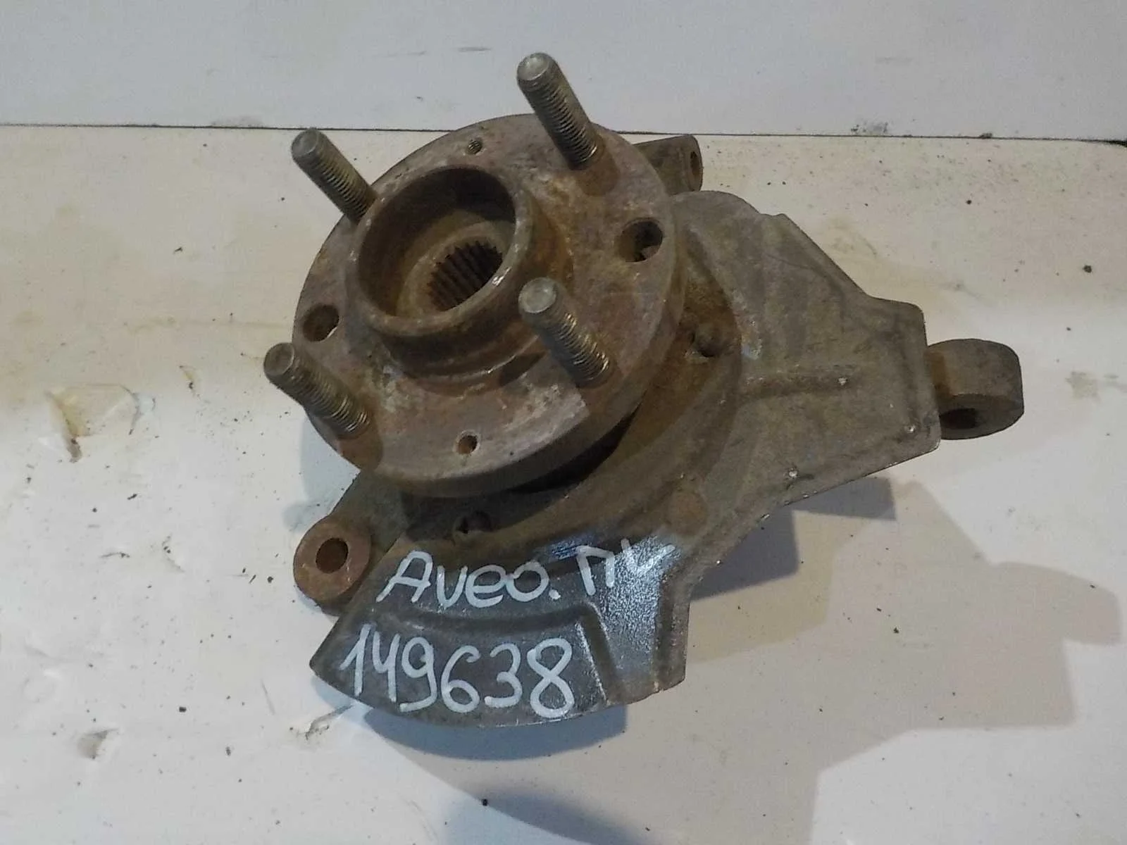 кулак поворотный Chevrolet Aveo I (2003—2008) Перед Лево