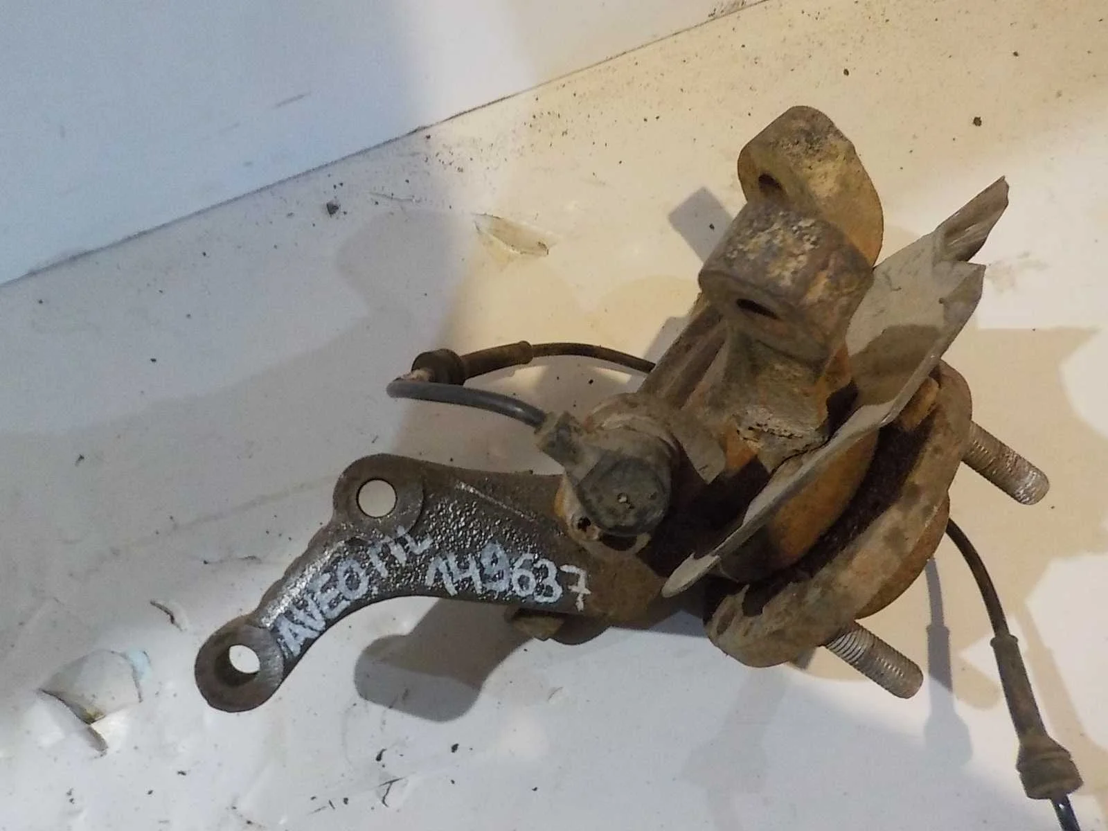 кулак поворотный Chevrolet Aveo I (2003—2008) Перед Лево