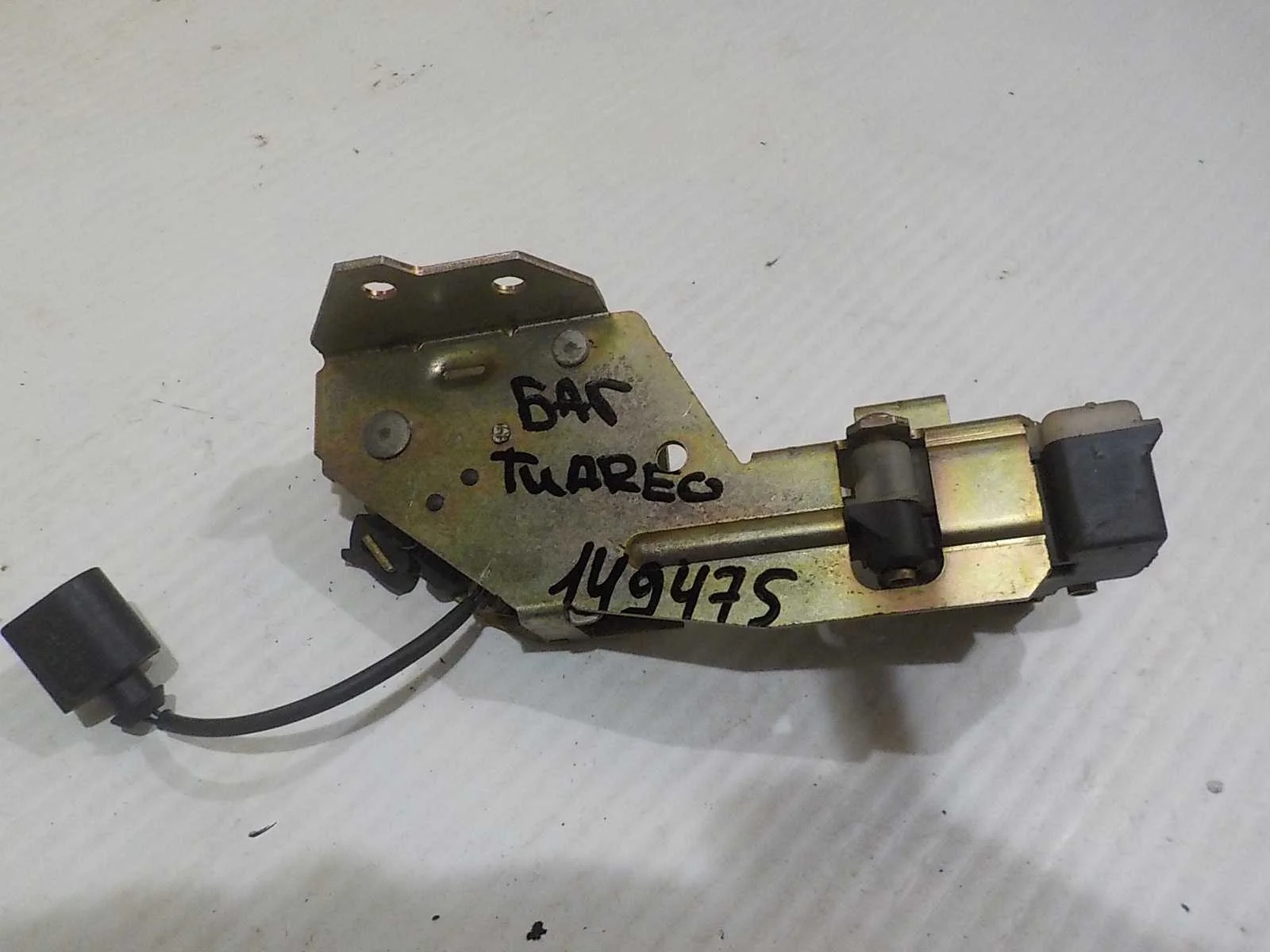 Замок крышки багажника Volkswagen Touareg I рестайлинг (2006—2010)