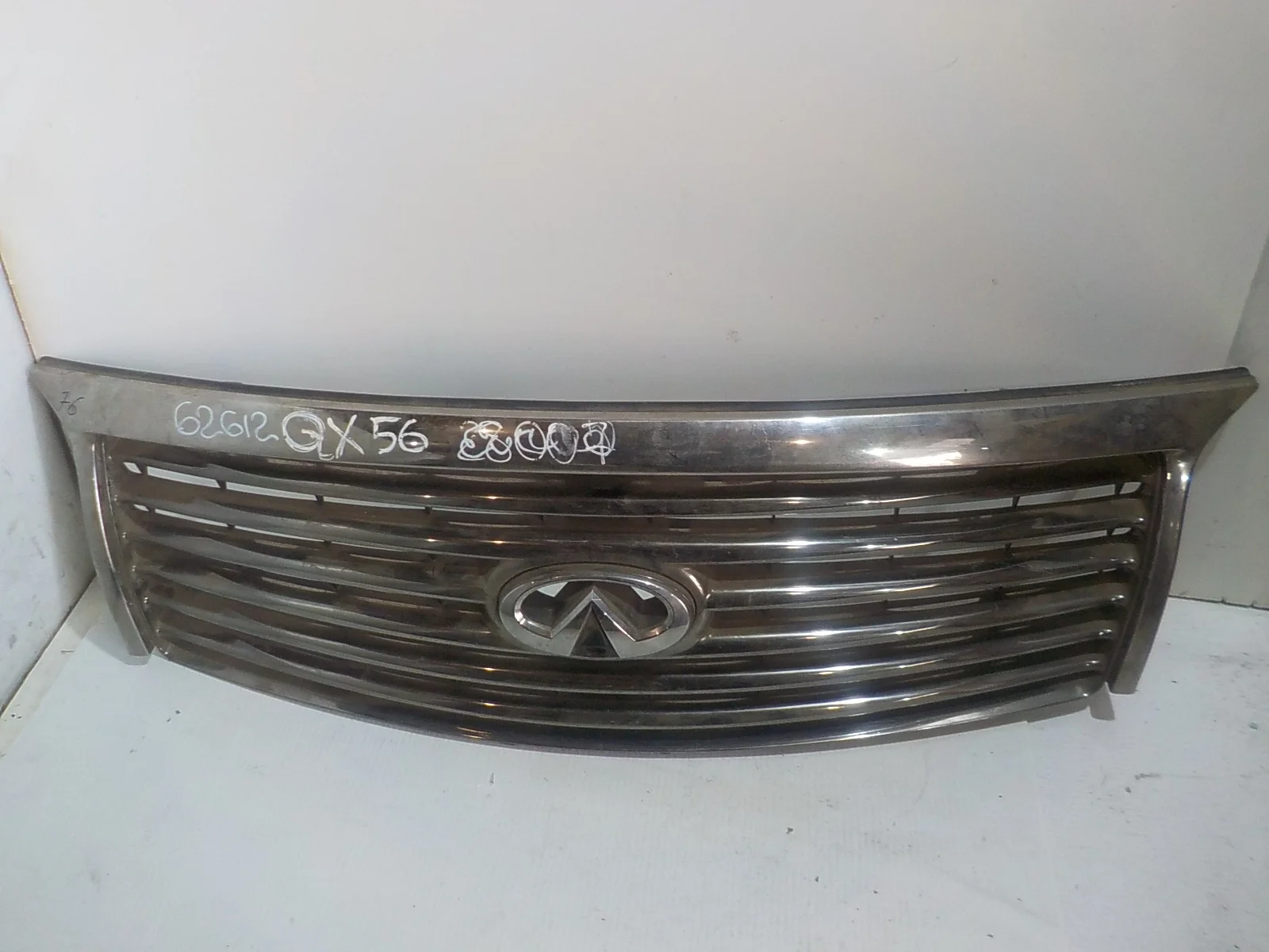 Решетка радиатора Infiniti QX56 II (2010—2013)