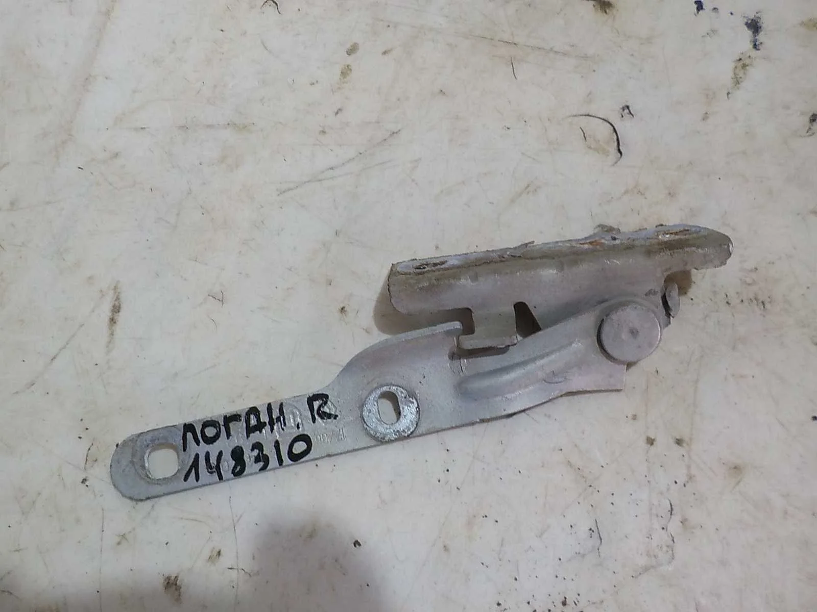 Петля капота ВАЗ (LADA) Largus I (2012—2021)  Право