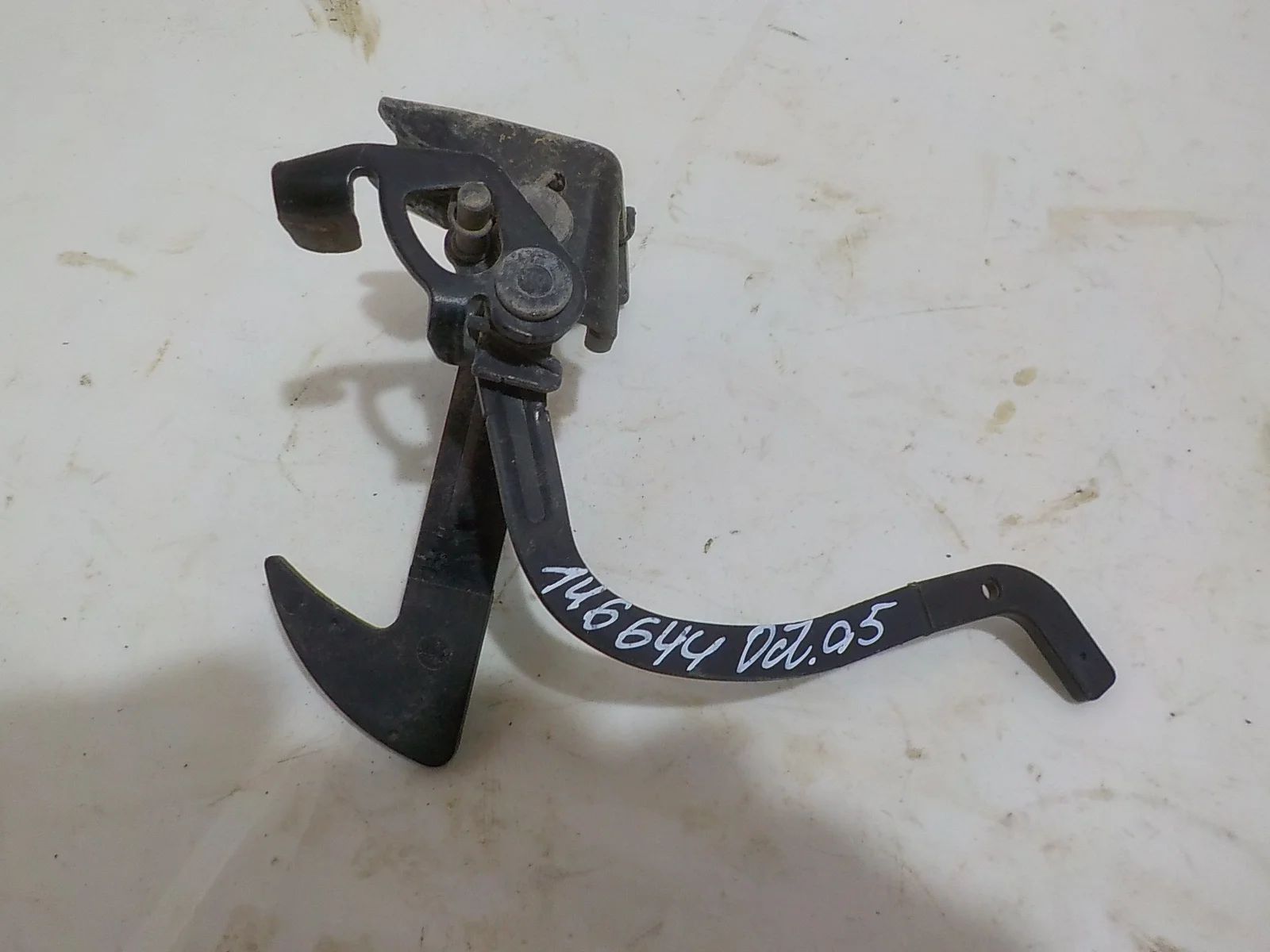 Замок капота Skoda Octavia II (2004—2009)