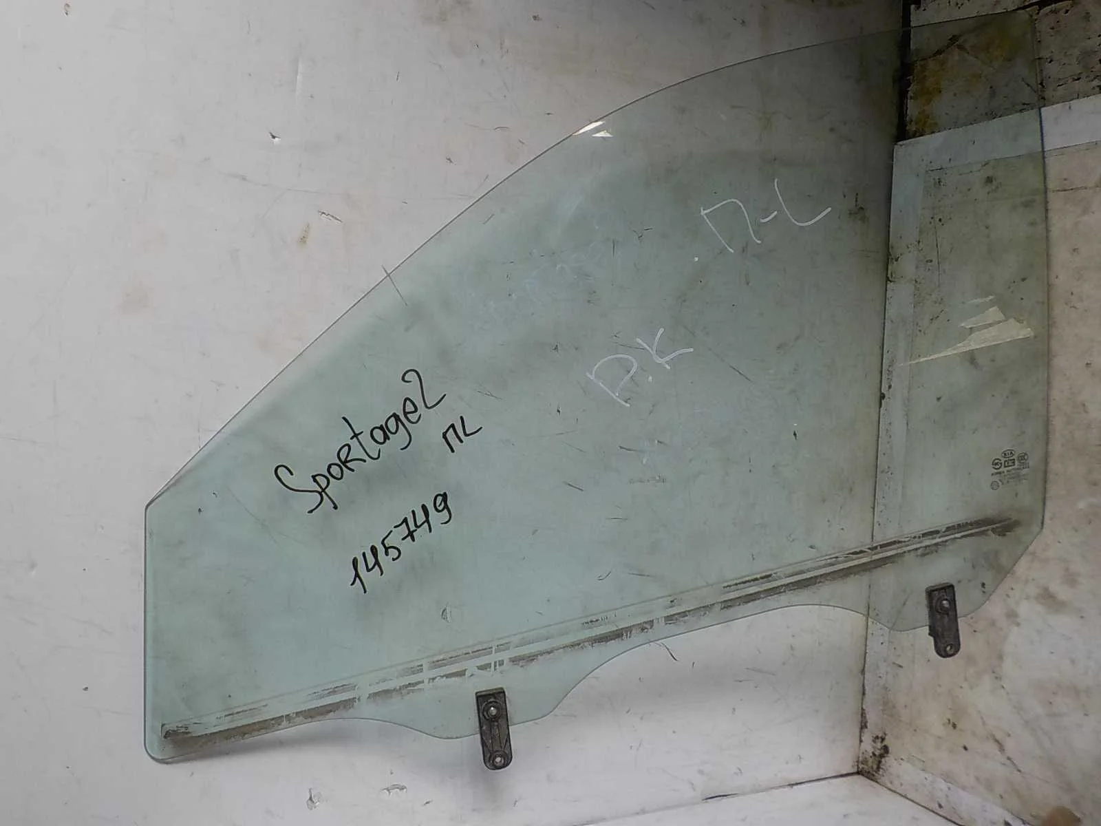 стекло Kia Sportage II рестайлинг (2008—2010) Перед Лево