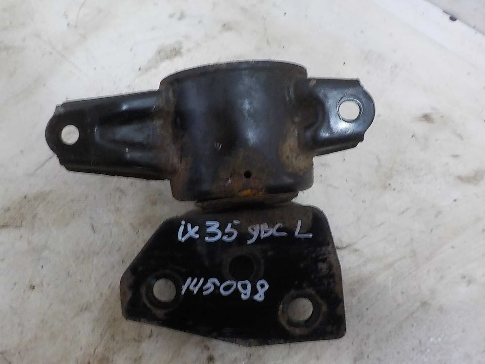 Опора КПП Hyundai Tucson II (2009—2015)  Лево