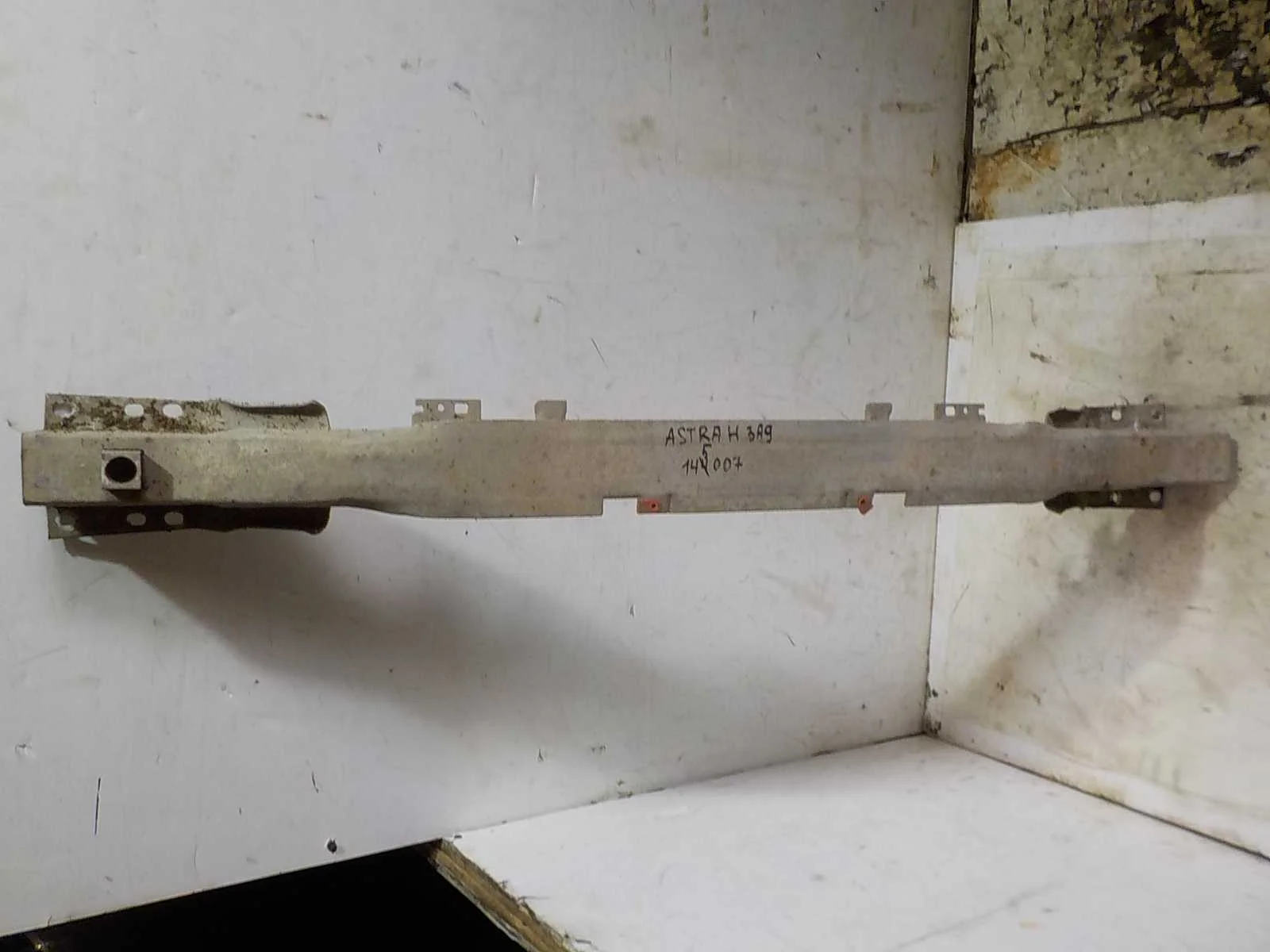 Усилитель бампера Opel Astra H (2004—2007) Зад