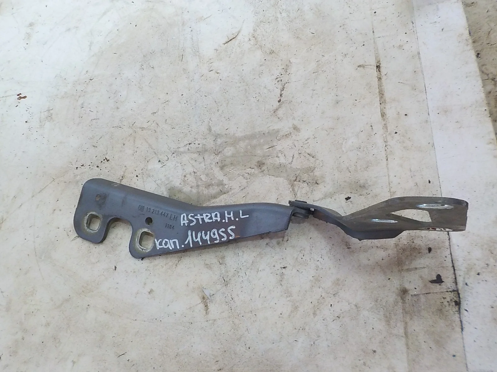 Петля капота Opel Astra H (2004—2007)  Лево