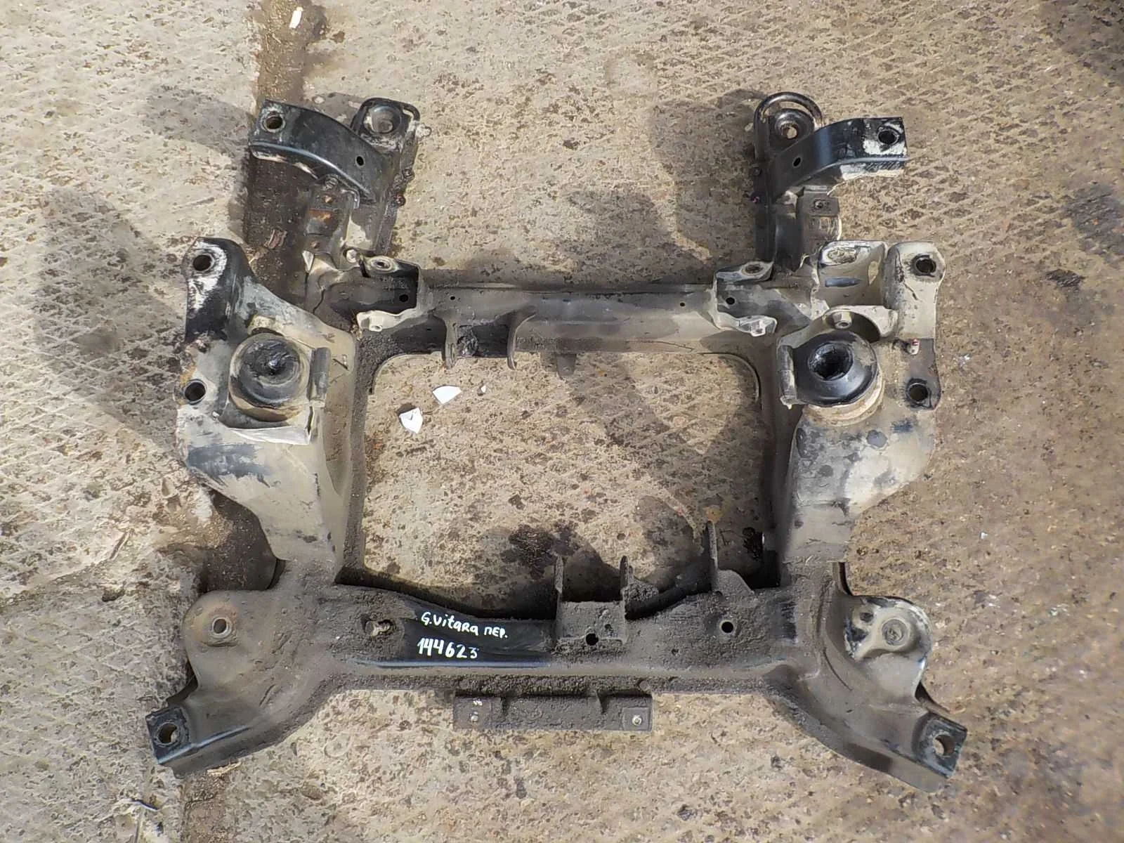 Подрамник Suzuki Grand Vitara II рестайлинг (2008—2012) Перед