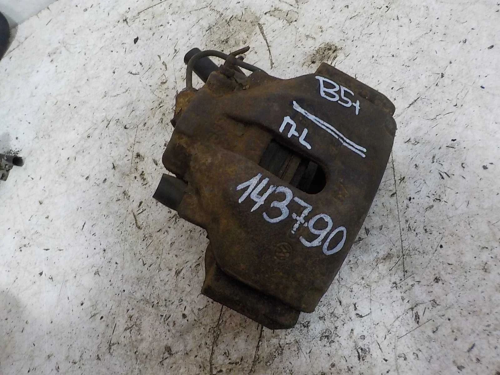 суппорт Audi A4 B6 (2000—2006) Перед Лево