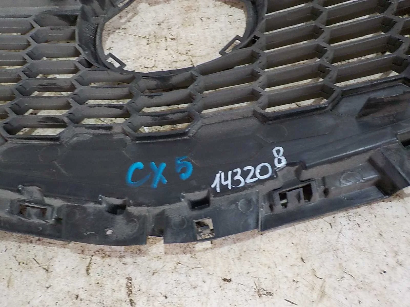 Решетка радиатора Mazda CX-5 I (2011—2015)