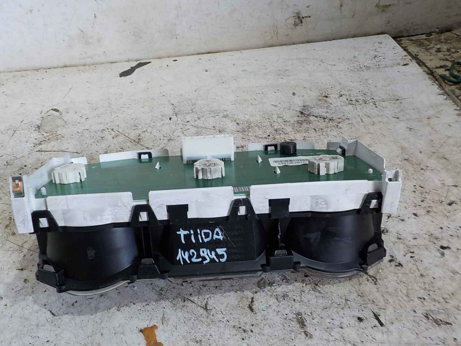 Панель приборов Nissan Tiida C11 (2004—2012)