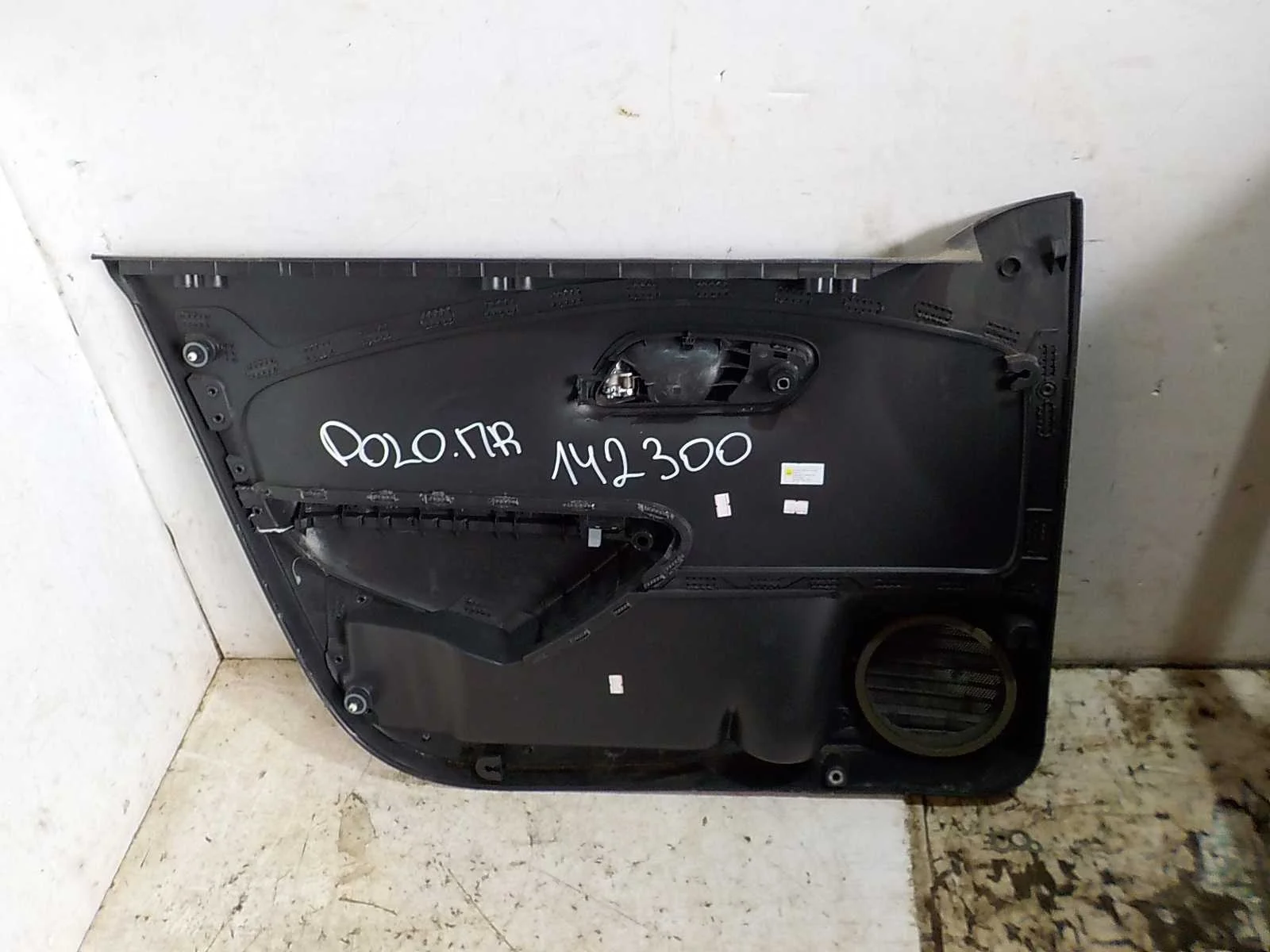 Обшивка двери Volkswagen Polo V (2009—2015) Перед Право