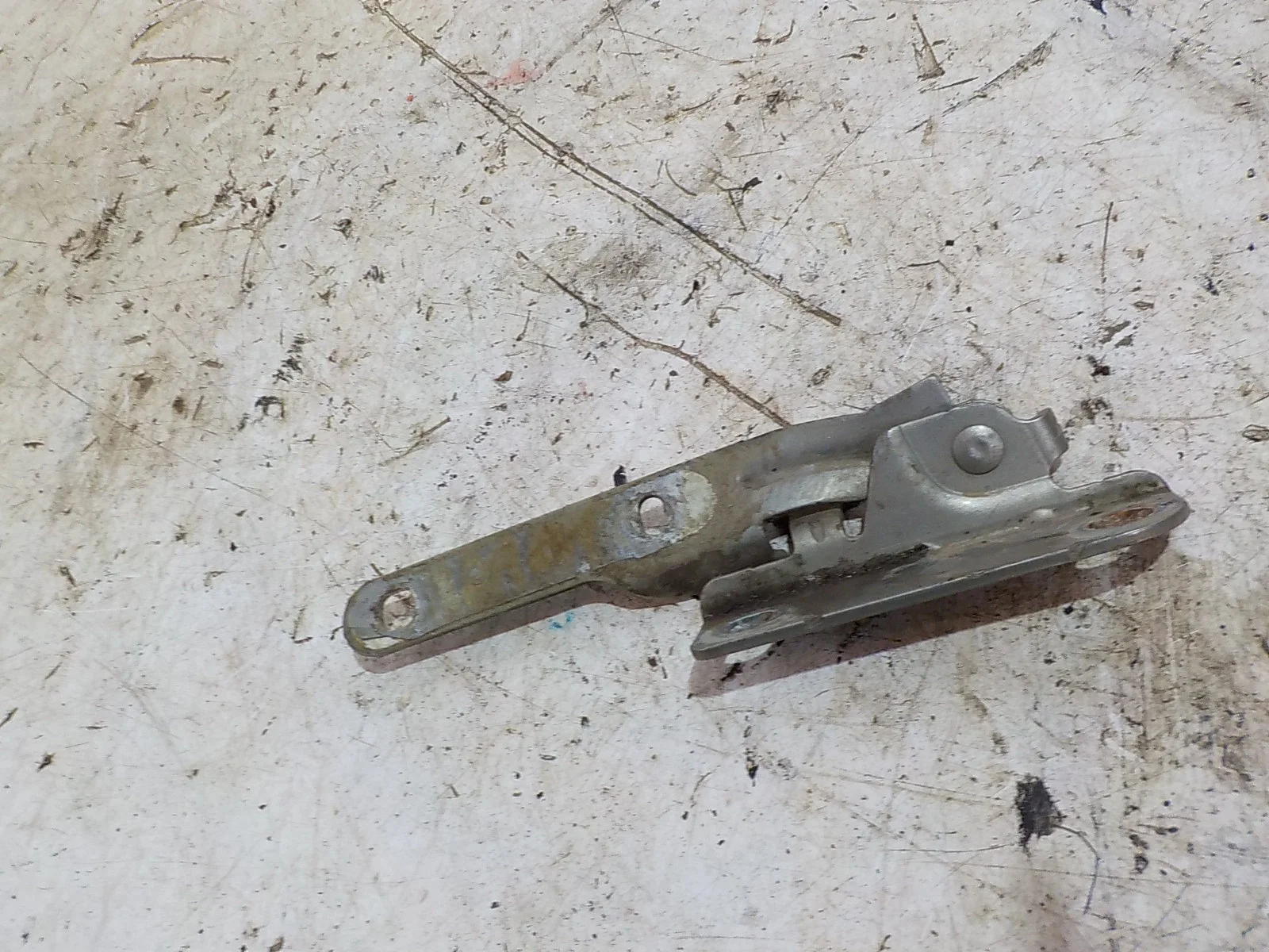 Петля капота ВАЗ (LADA) Largus I (2012—2021) Перед Лево