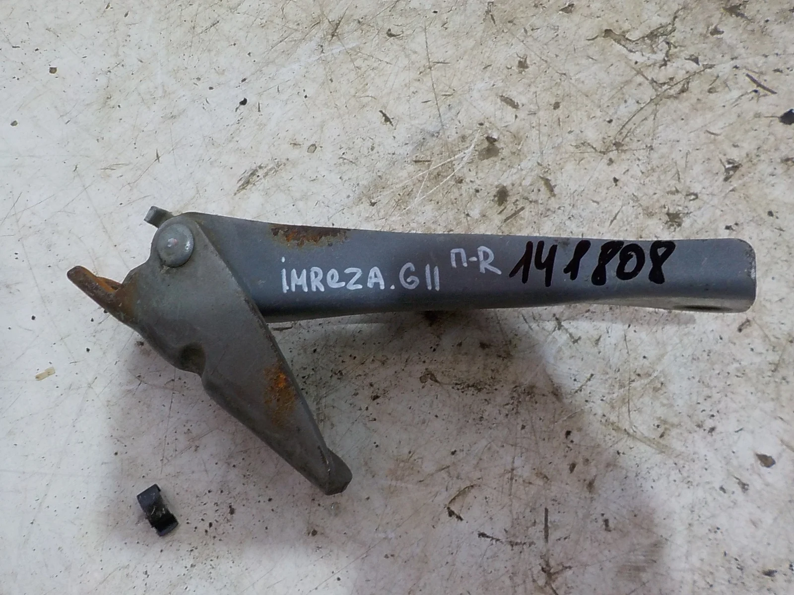 Петля капота Subaru Impreza GD/GC/GG (2000—2002) Перед Право