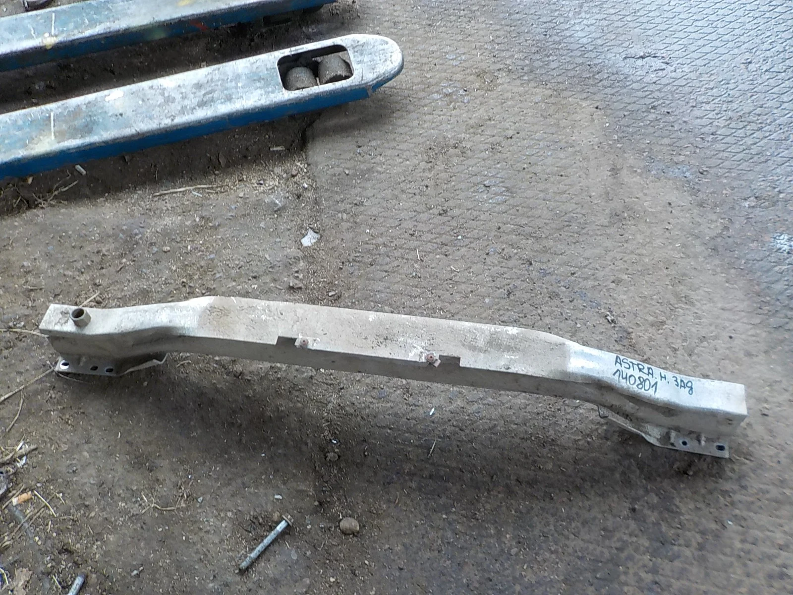 Усилитель бампера Opel Astra H (2004—2007) Зад