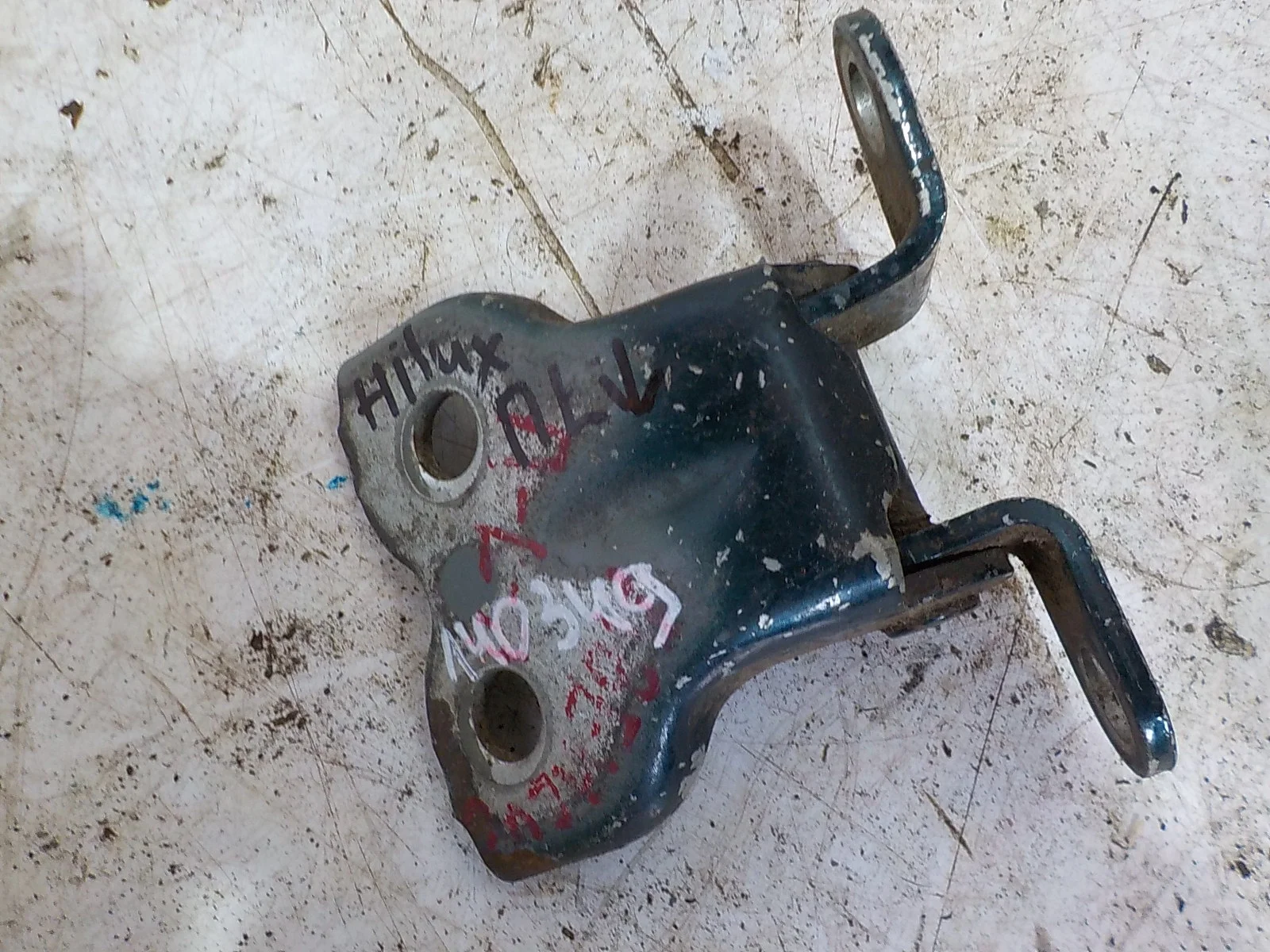 Петля двери Toyota Vitz I (1999—2005) Перед Лево Низ