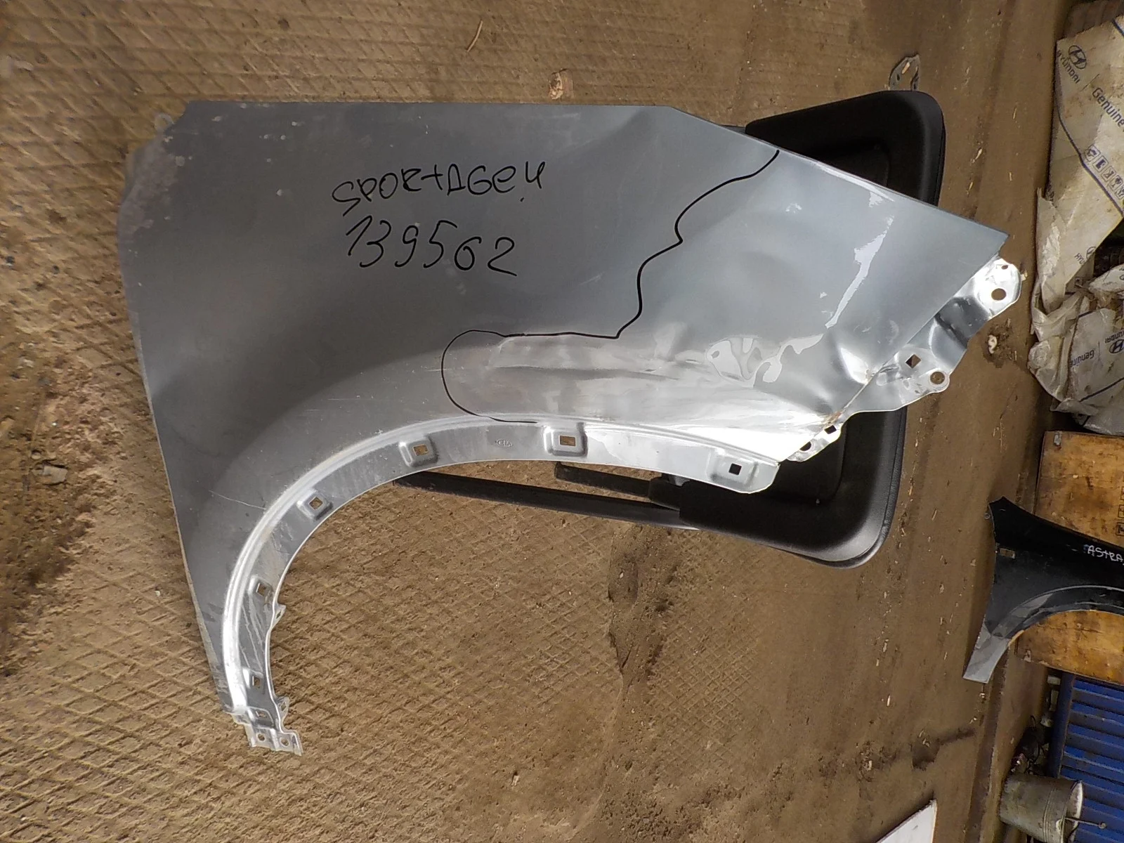 Крыло Kia Sportage III (2010—2014) Перед Право