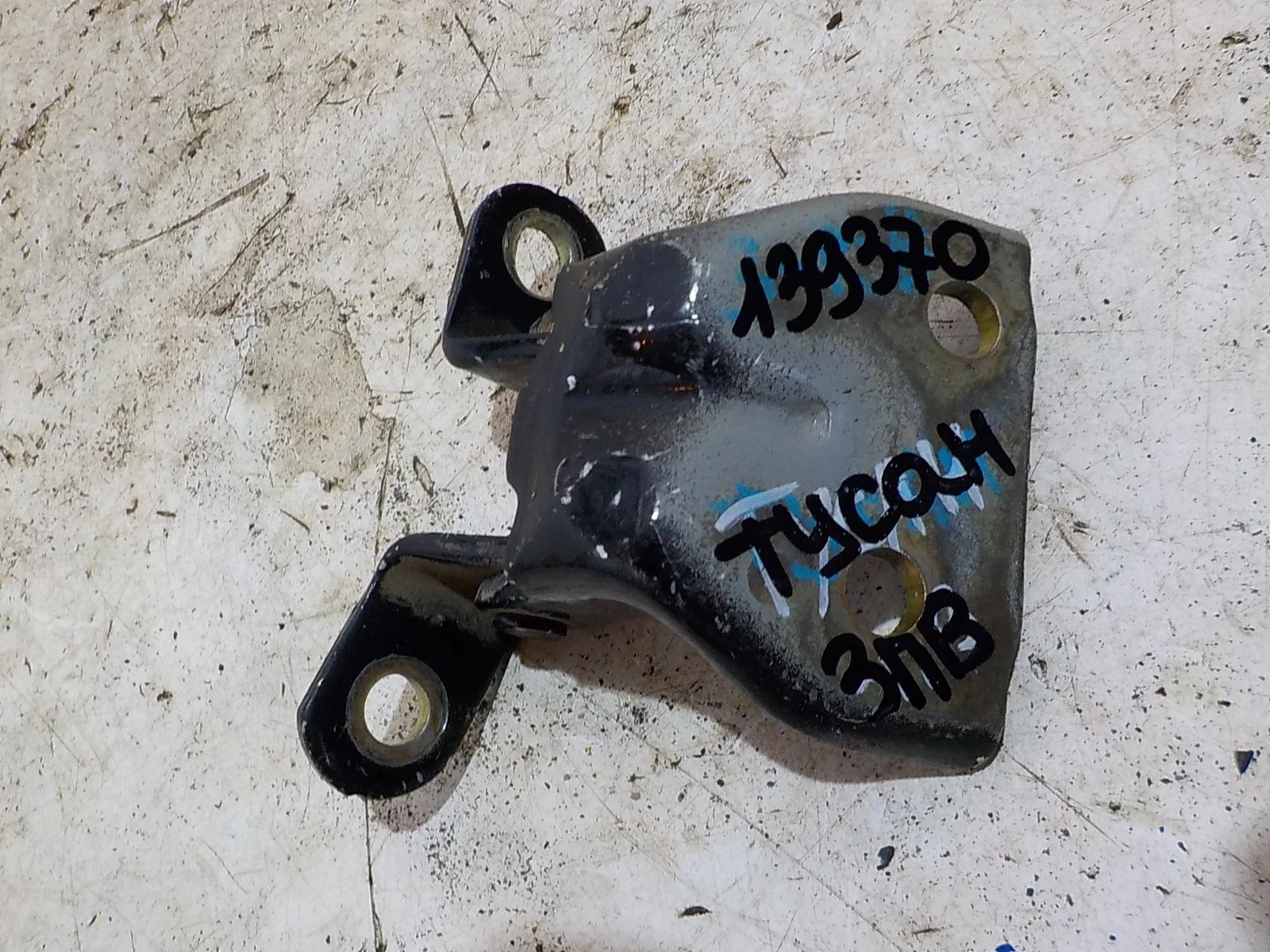 Петля двери Hyundai Tucson I (2004—2015) Зад Право Верх