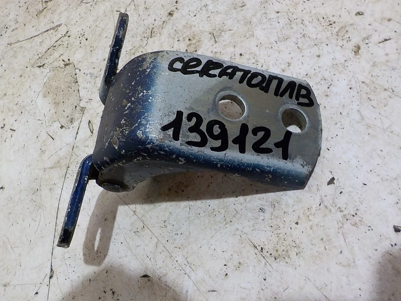 Петля двери Kia Cerato I (2003—2007) Перед Лево Верх