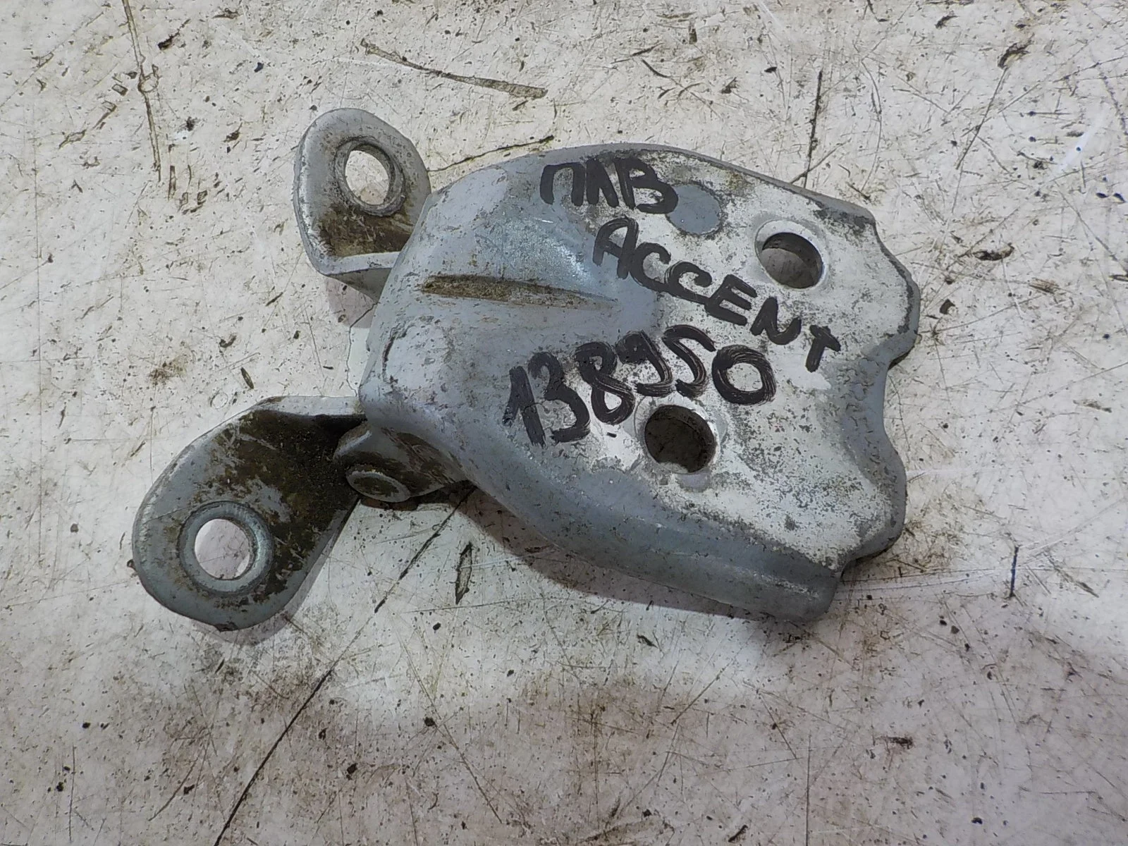 Петля двери Hyundai Accent II (1999—2012) Перед Лево Верх