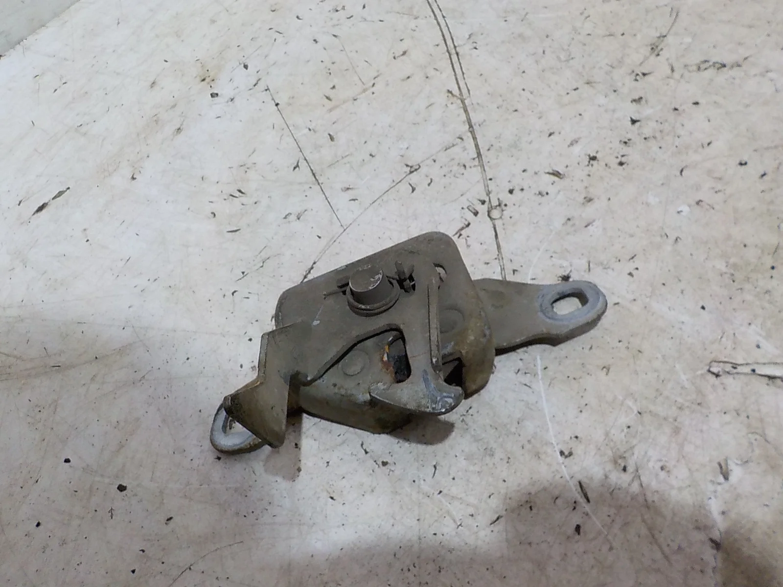 Замок капота Renault Sandero I (2009—2014)