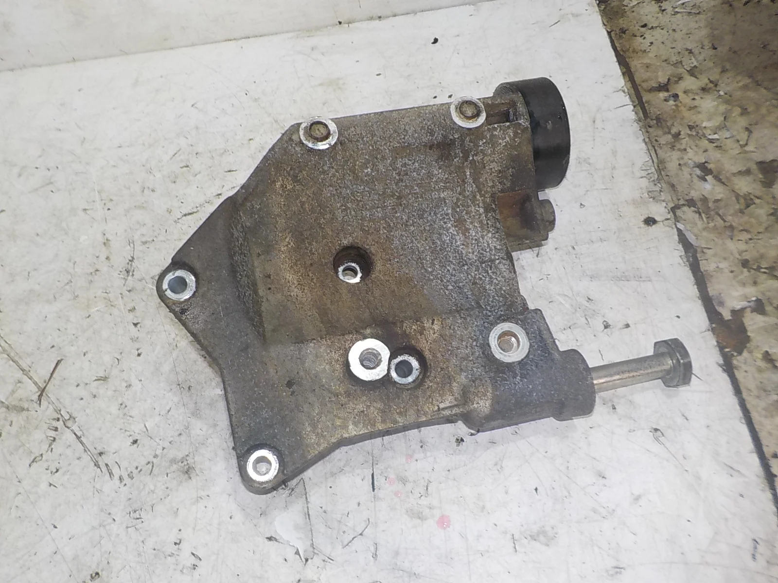 Кронштейн компрессора кондиционера SsangYong Kyron I (2005—2007)