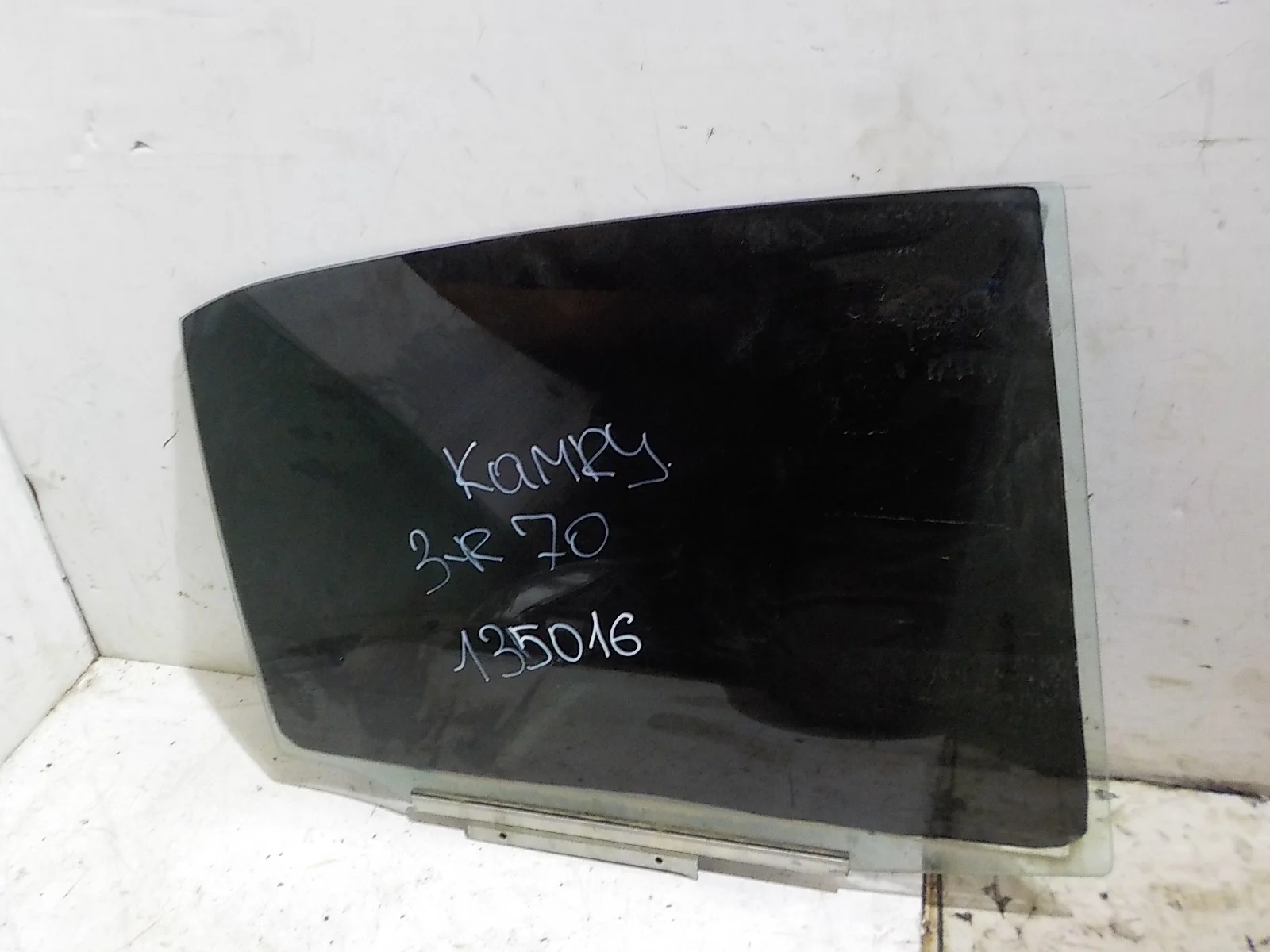 стекло Toyota Camry XV70 (2017—2021) Зад Право