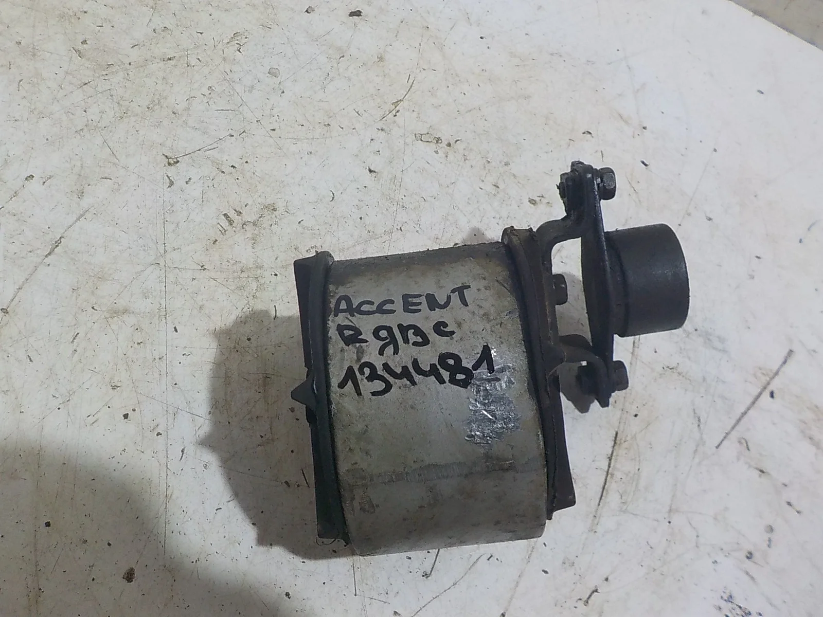 Опора двигателя Hyundai Accent II (1999—2012)  Право