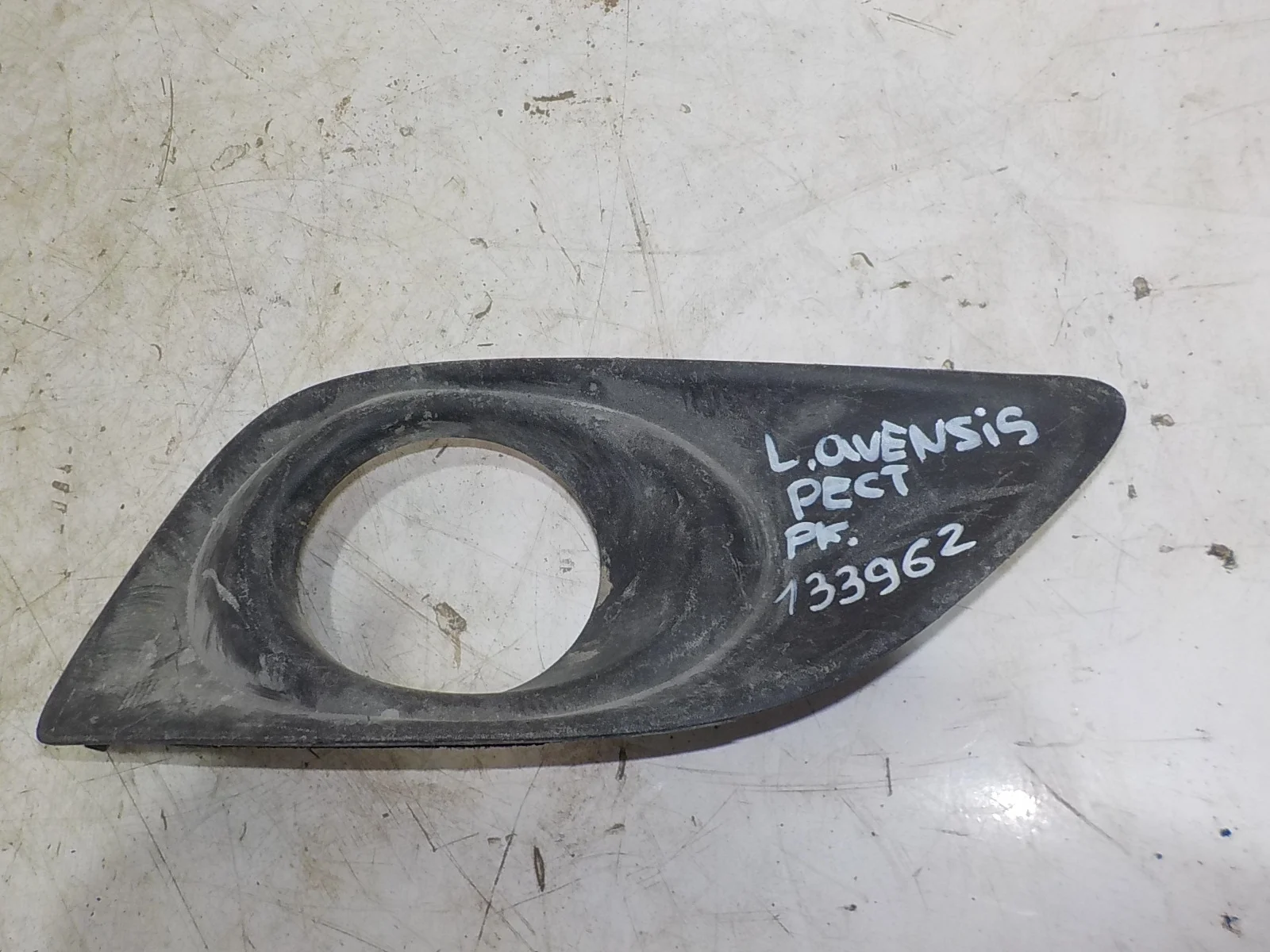 накладка на бампер Toyota Avensis T250 рестайлинг (2006—2009) Перед Лево