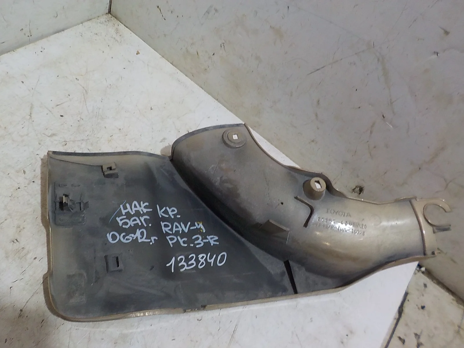 Накладка крышки багажника Toyota RAV4 III (2005—2010) Зад Право