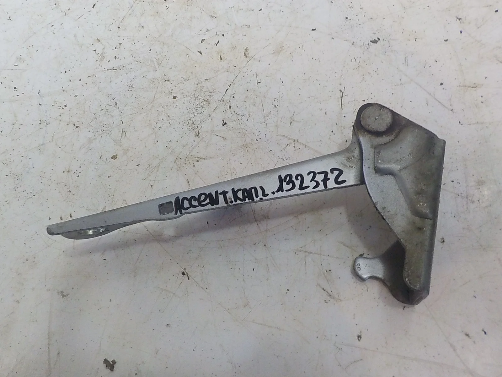 Петля капота Hyundai Accent II (1999—2012) Перед Лево